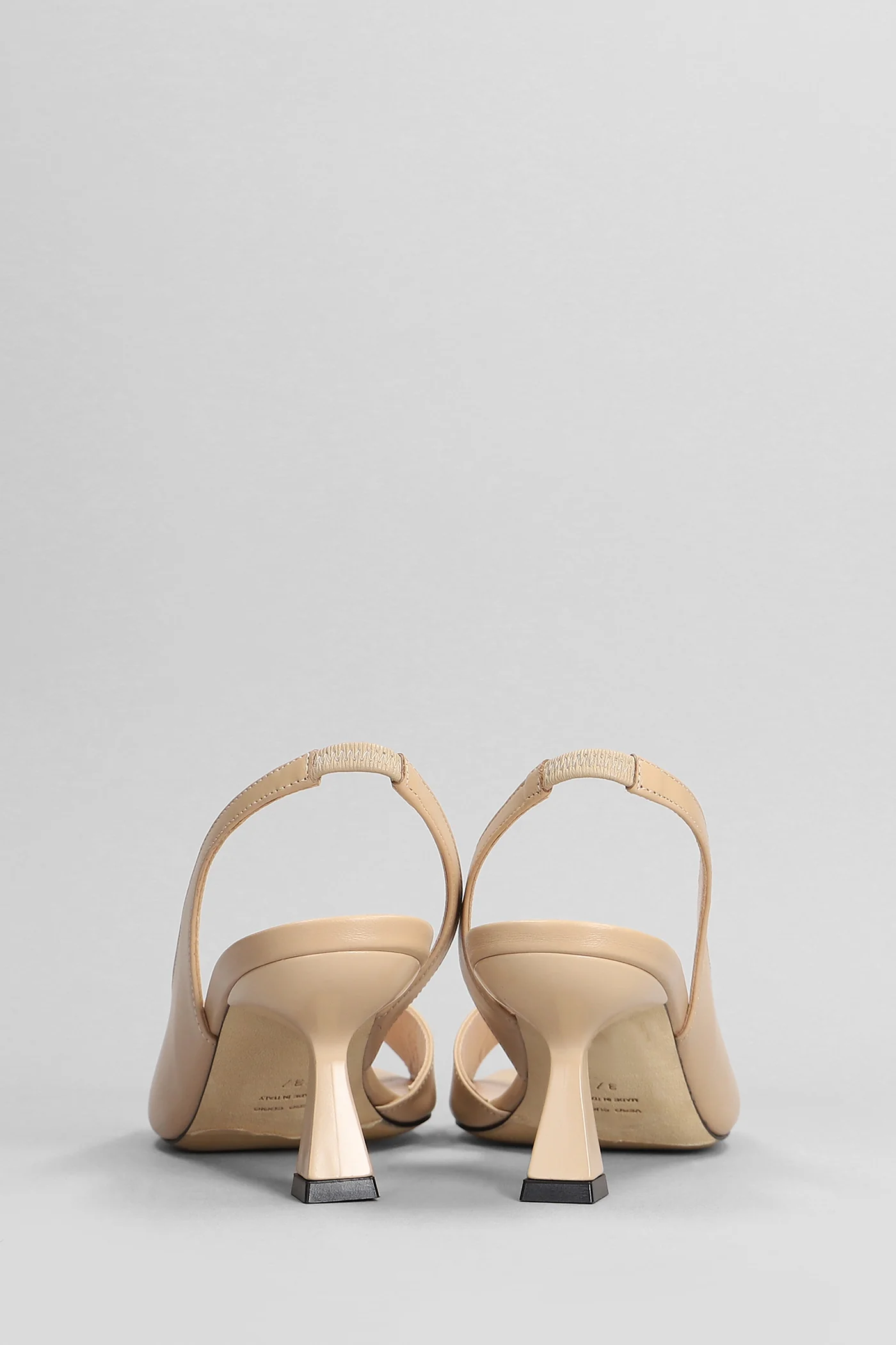Sandals in powder leather - Image 4