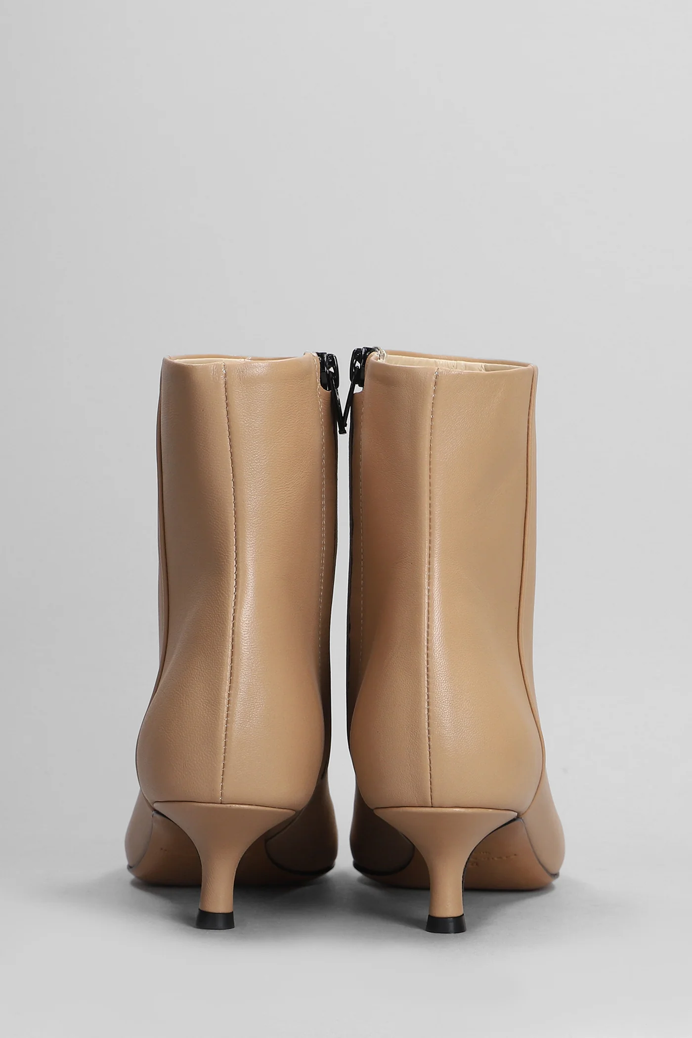 High heels Ankle boots in powder leather - Image 4