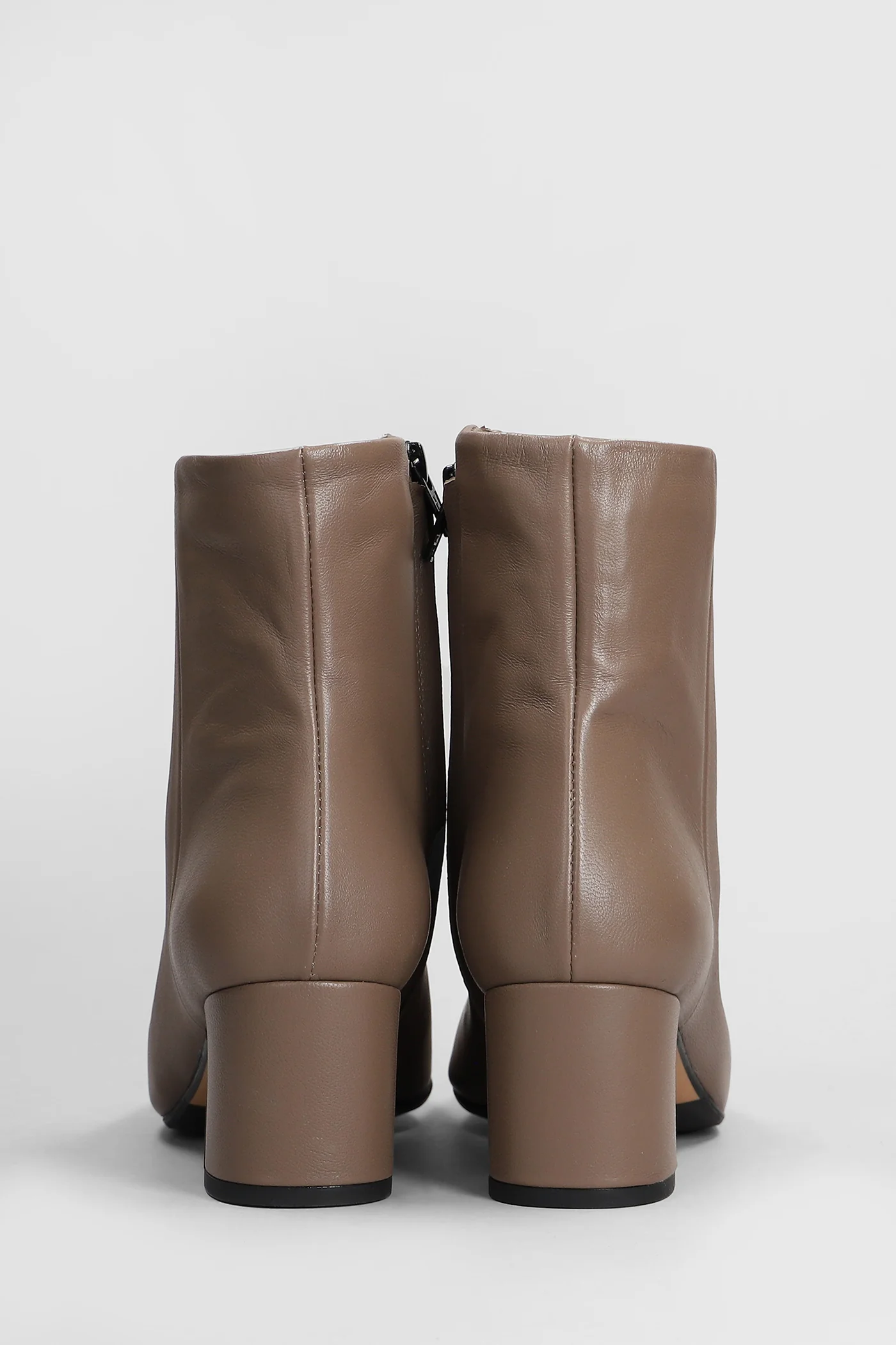 High heels Ankle boots in taupe leather - Image 4
