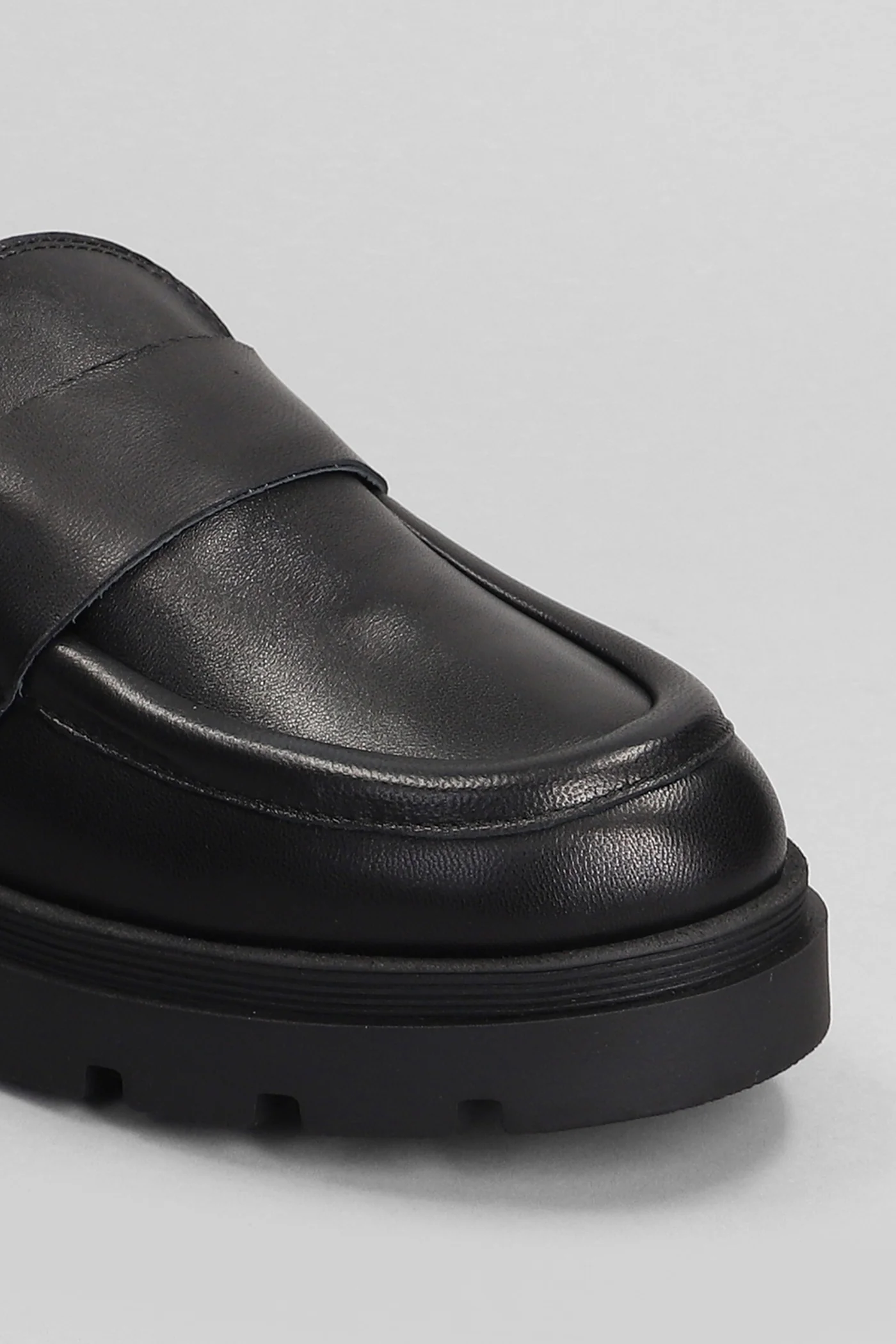 Loafers in black leather - Image 5