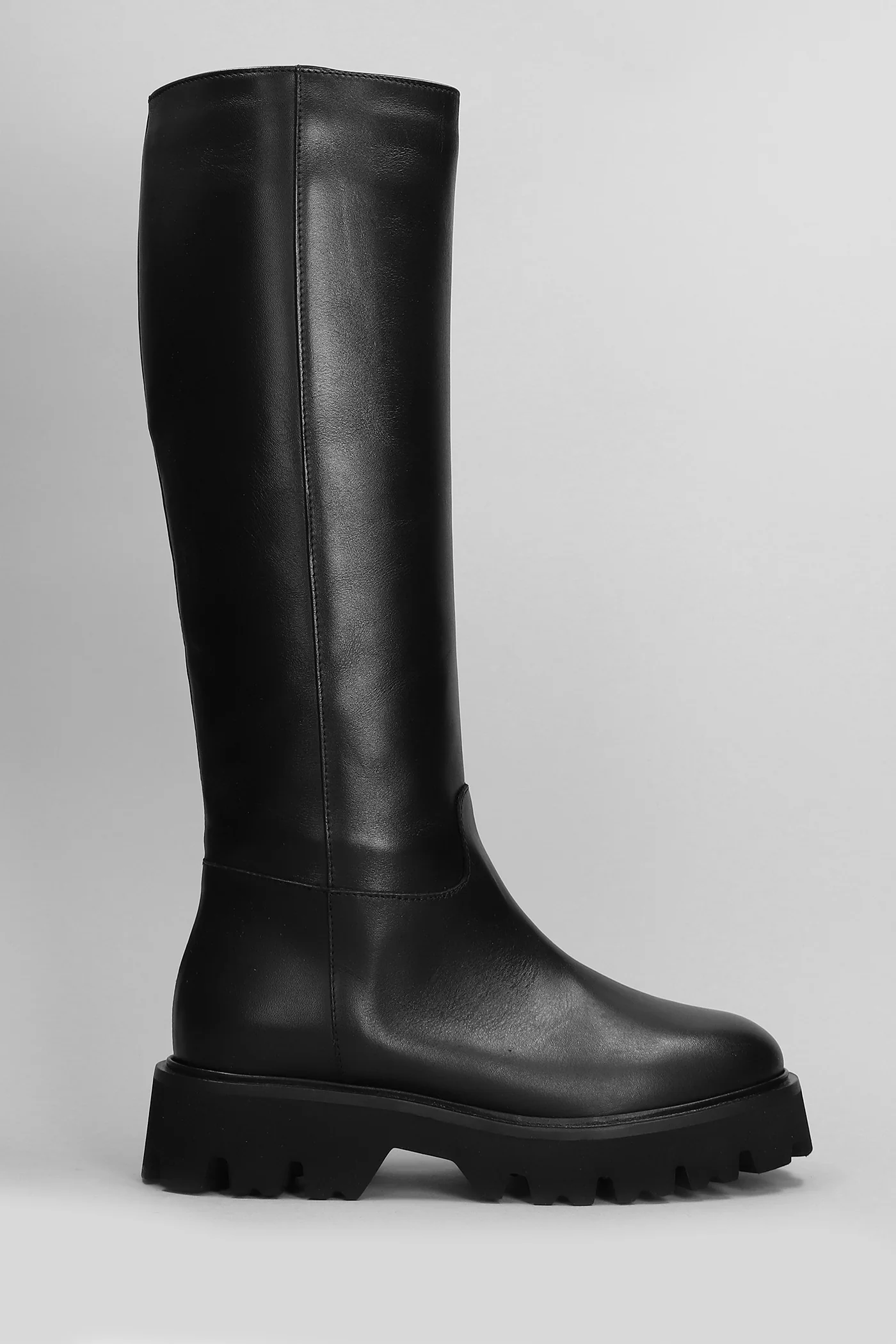 low heels boots in black leather