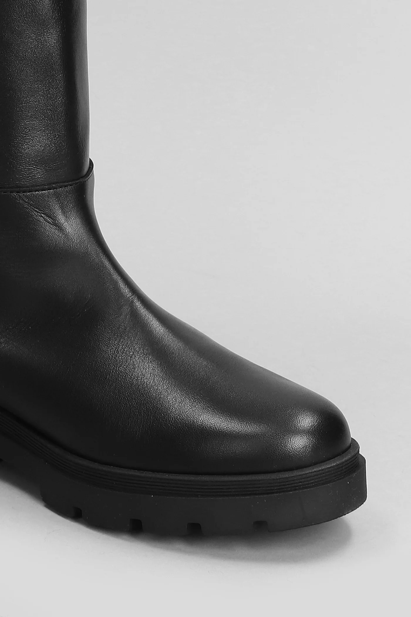 low heels boots in black leather - Image 5
