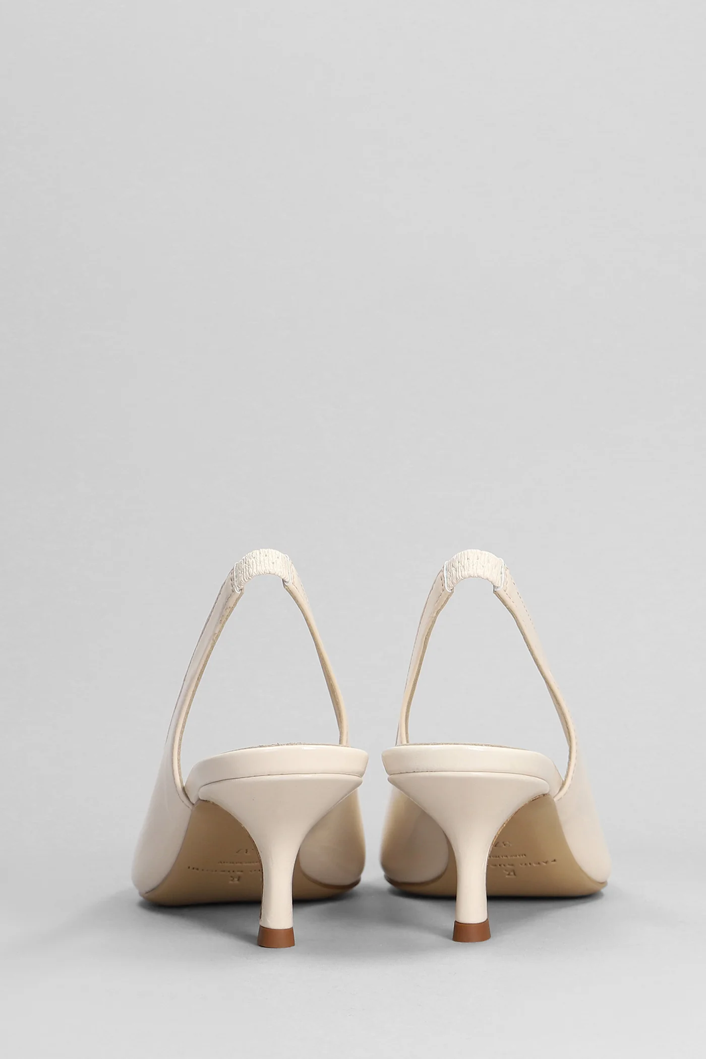 Pumps in beige leather - Image 4