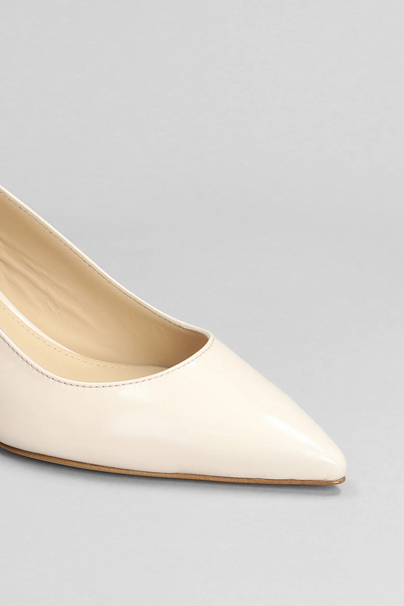 Pumps in beige leather - Image 5