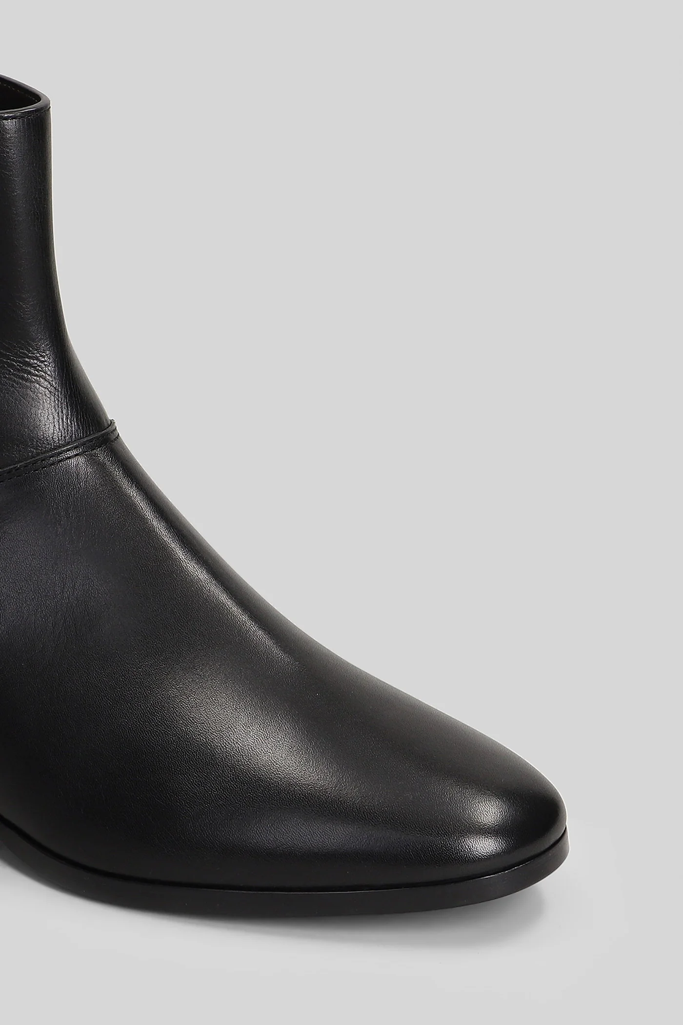 Ankle boots in black leather - Image 5