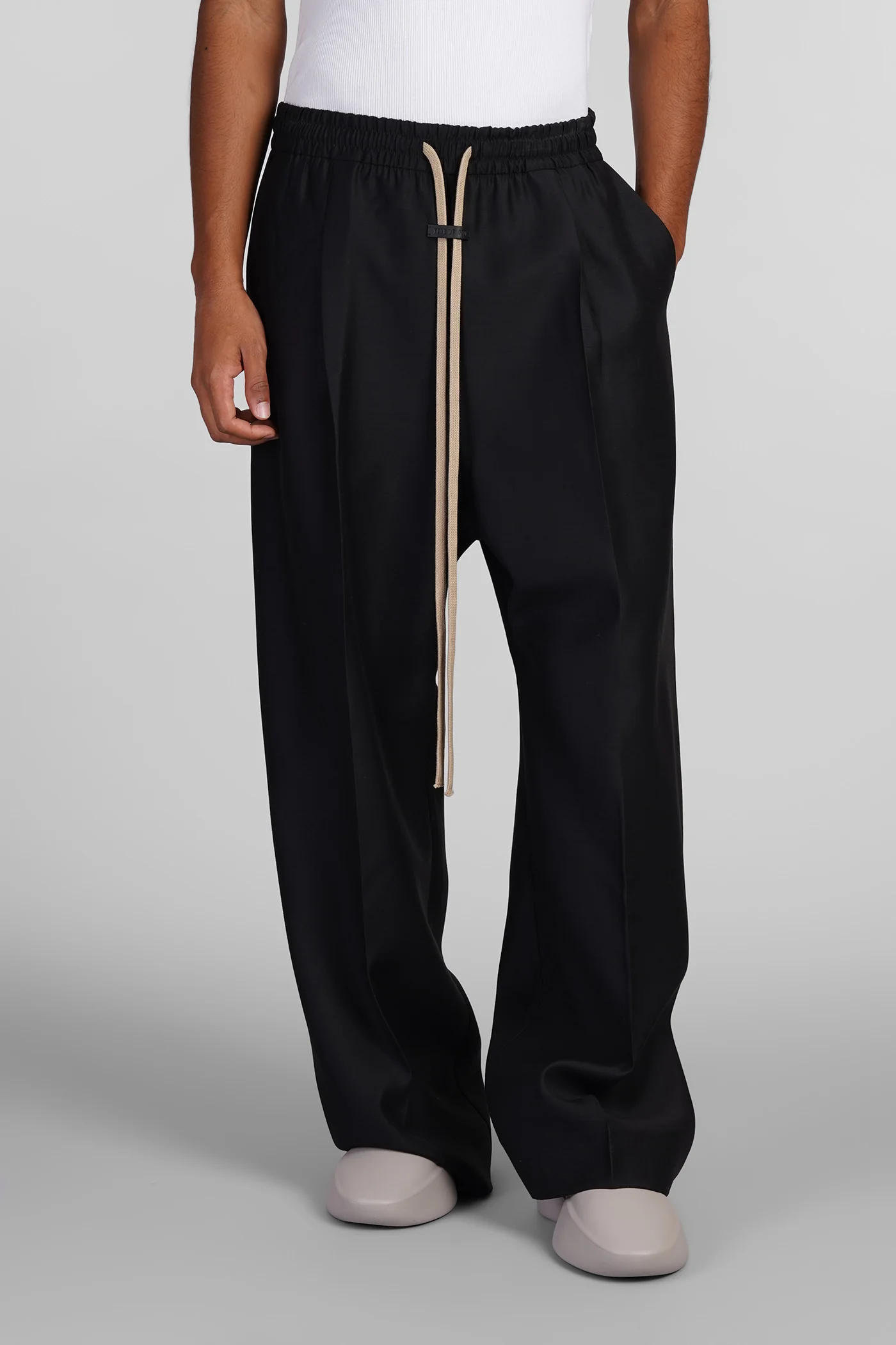 Pants in black wool