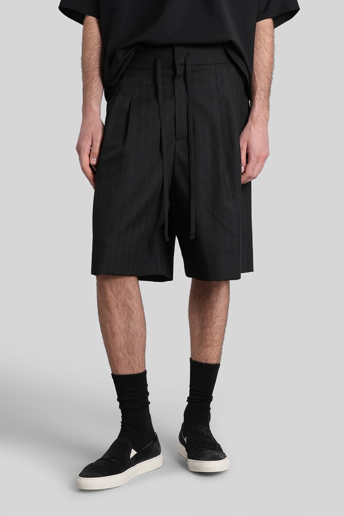 Shorts in black wool