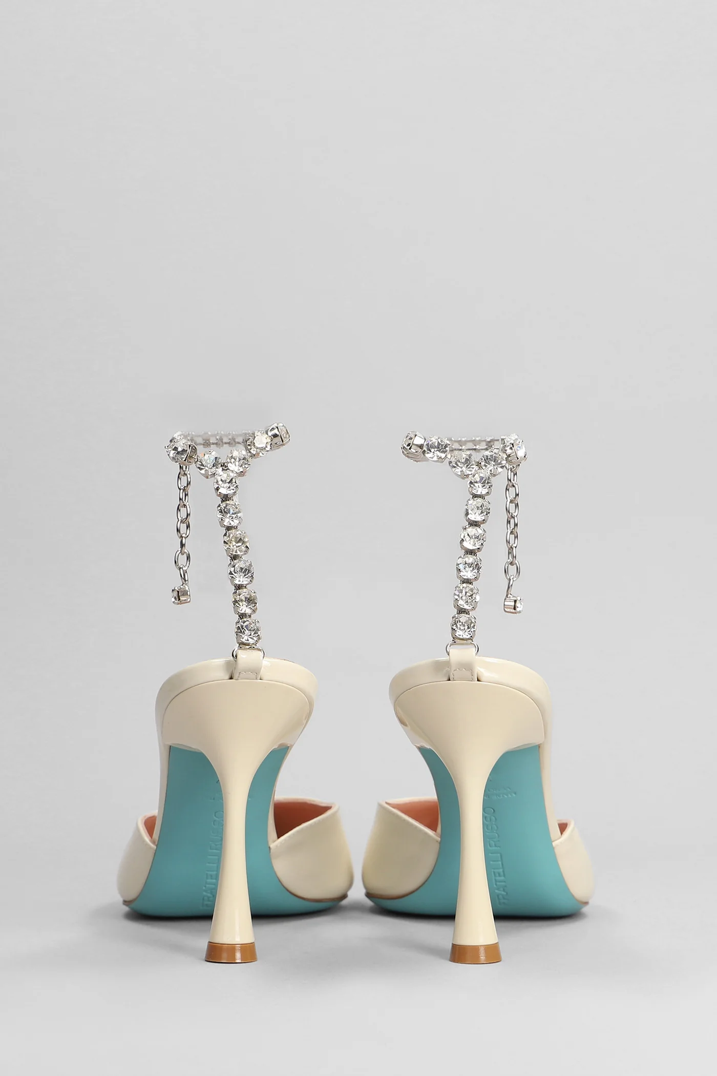 Pumps in beige patent leather - Image 4