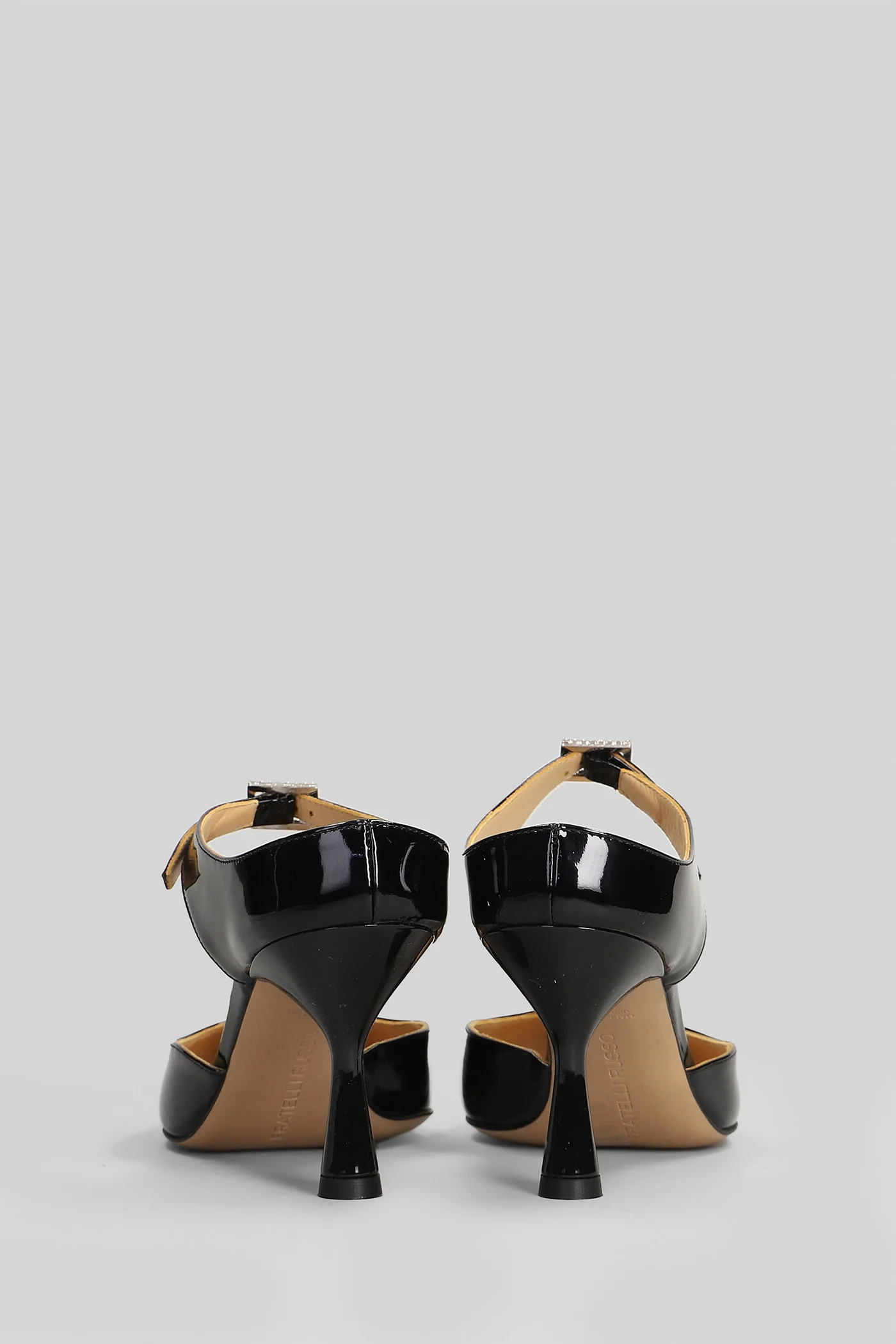 Pumps in black patent leather - Image 4