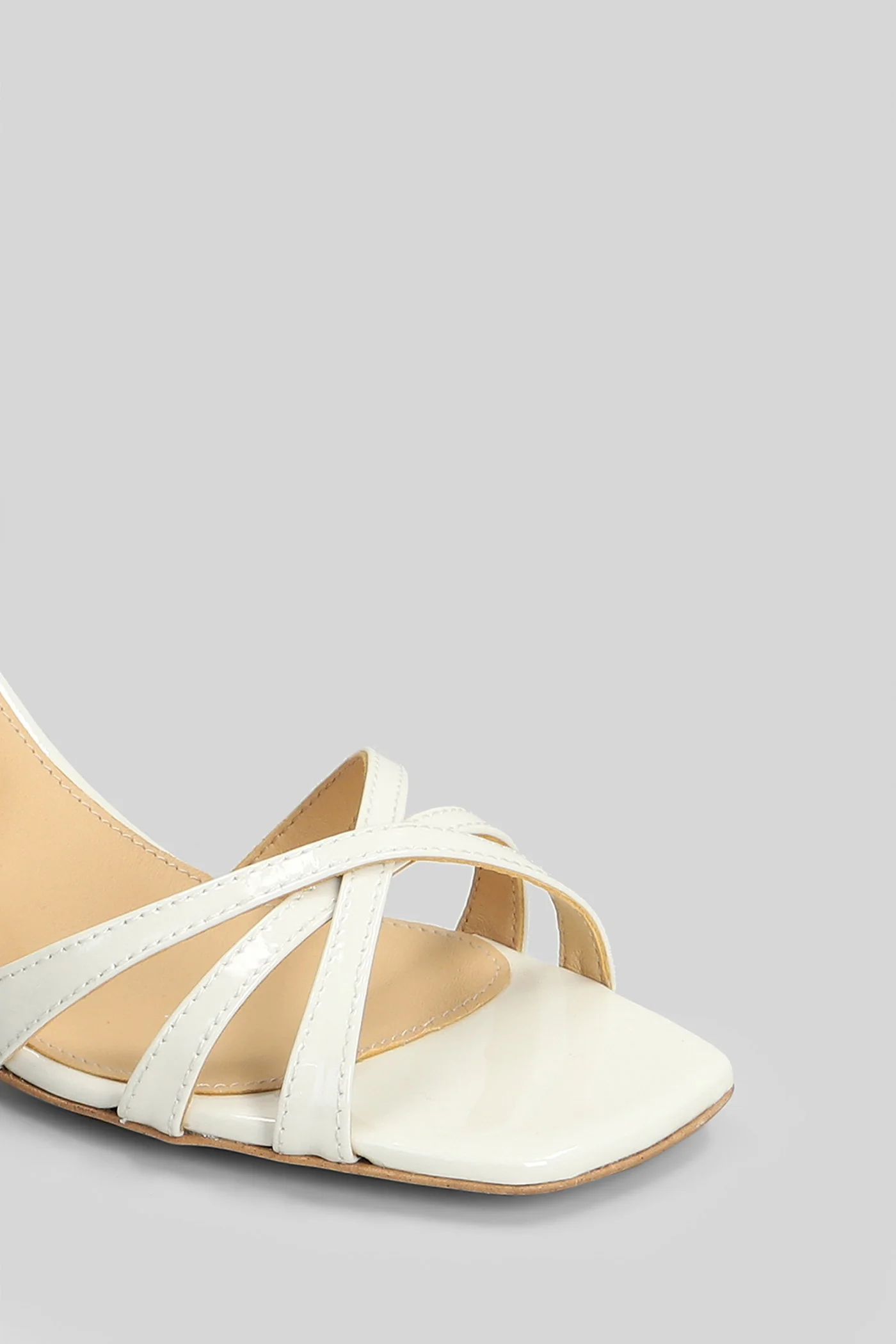 Sandals in white patent leather - Image 5