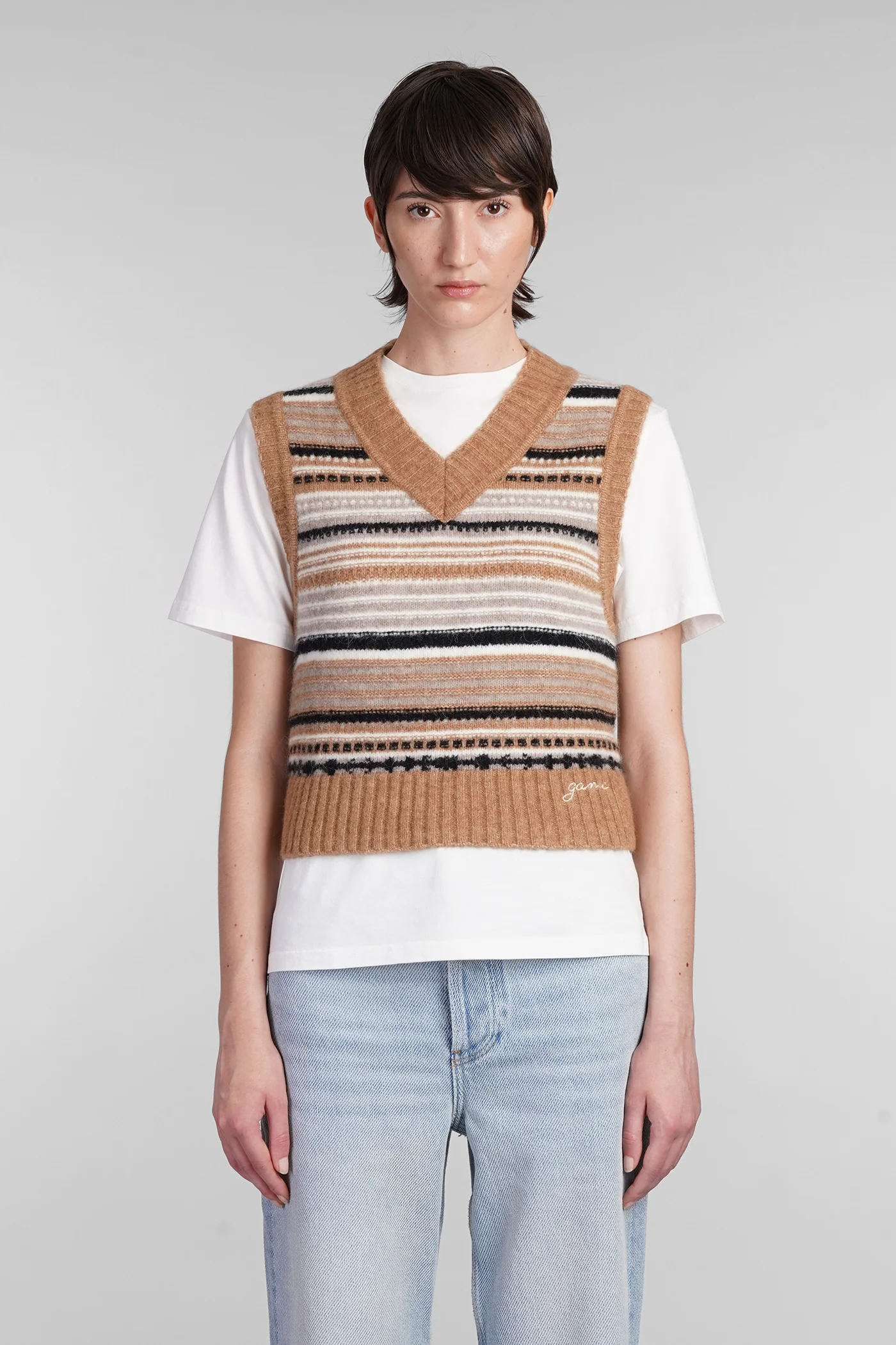 Vest in beige wool