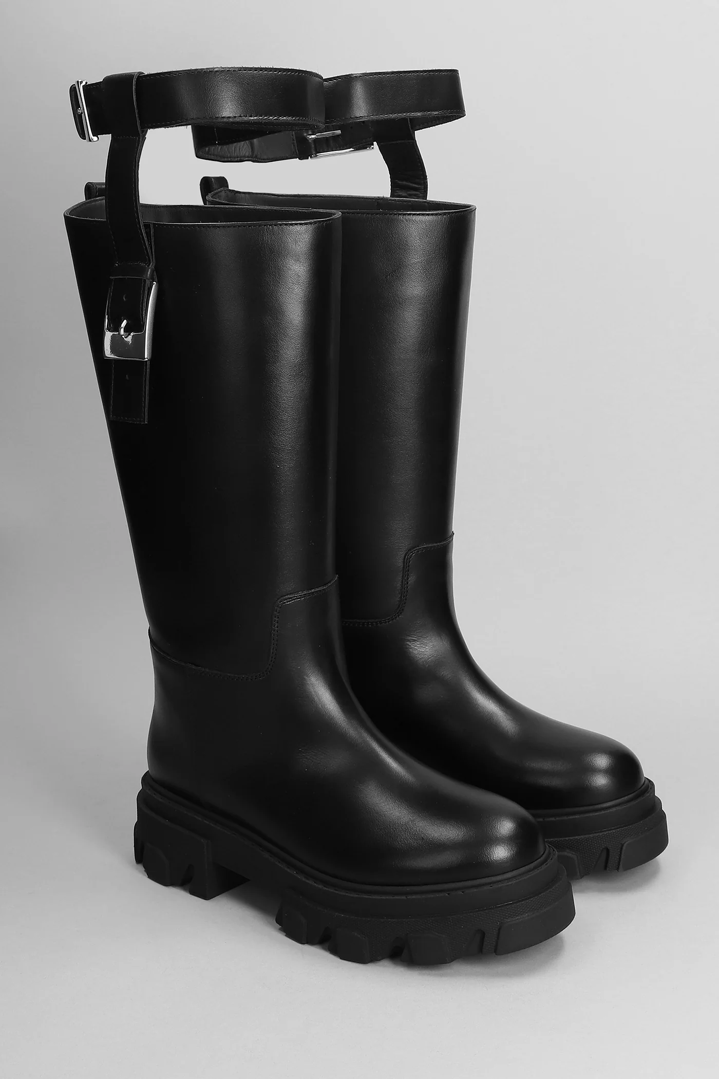 Themis low heels boots in black leather - Image 2