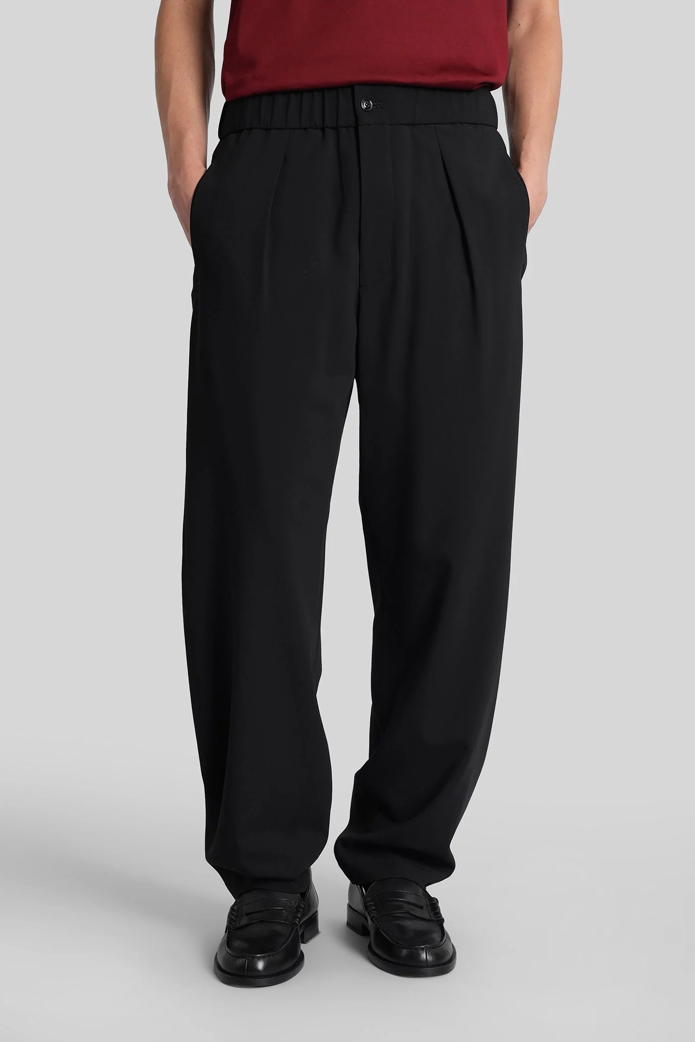 Pants in black wool