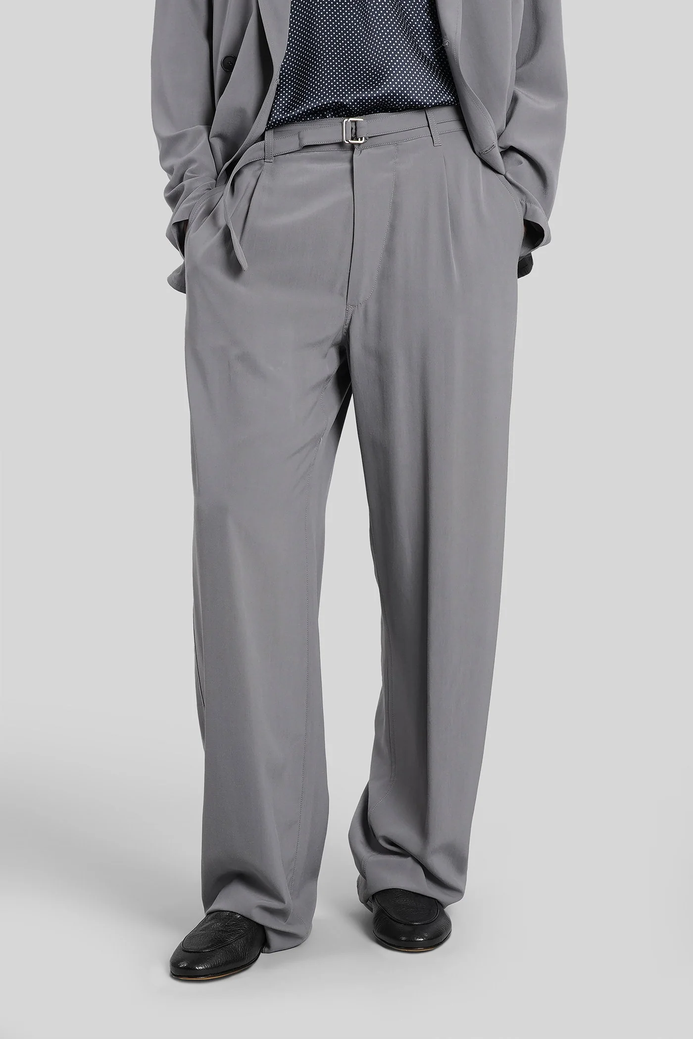 Pants in grey silk