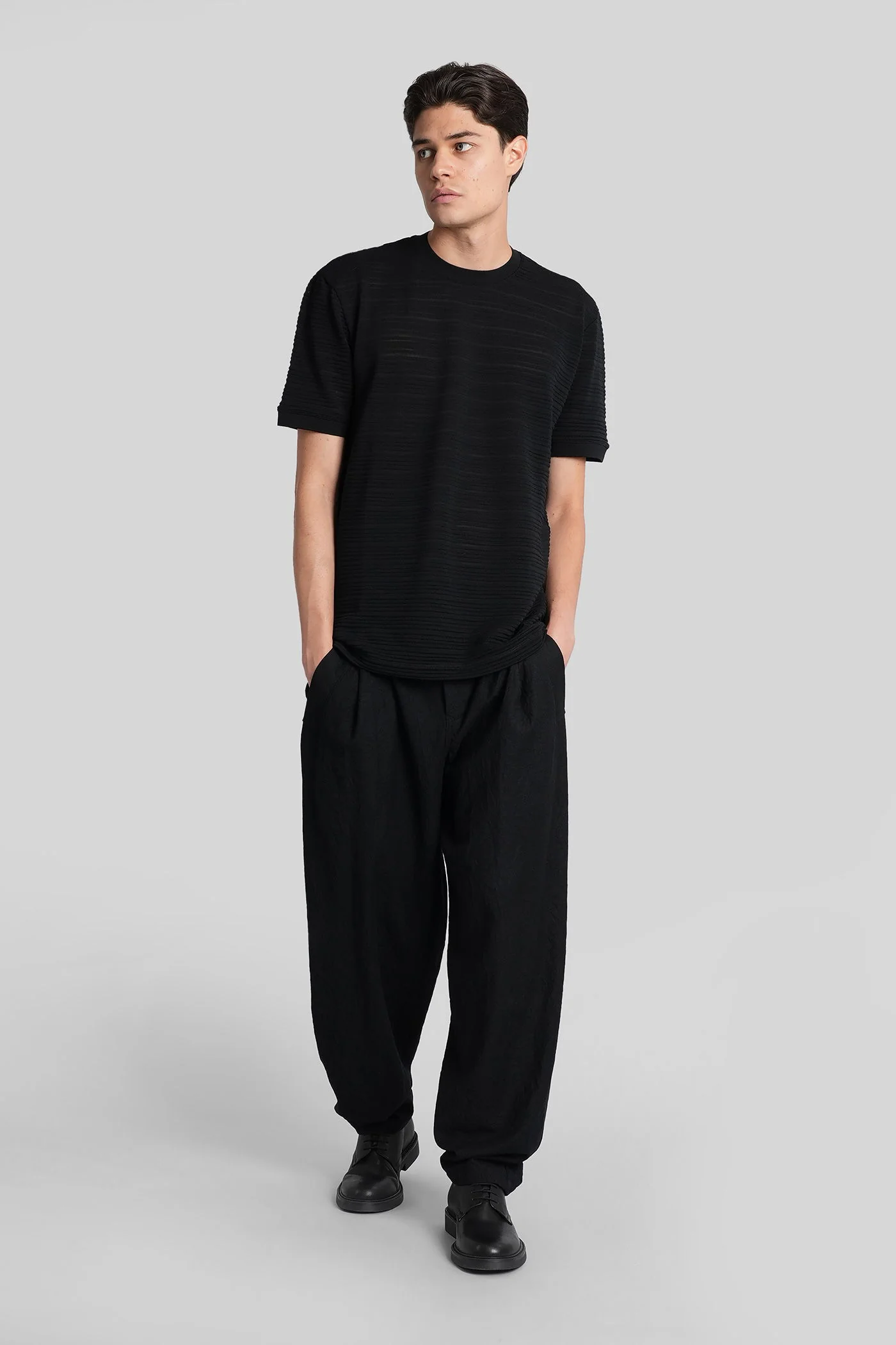 T-Shirt in black wool - Image 2