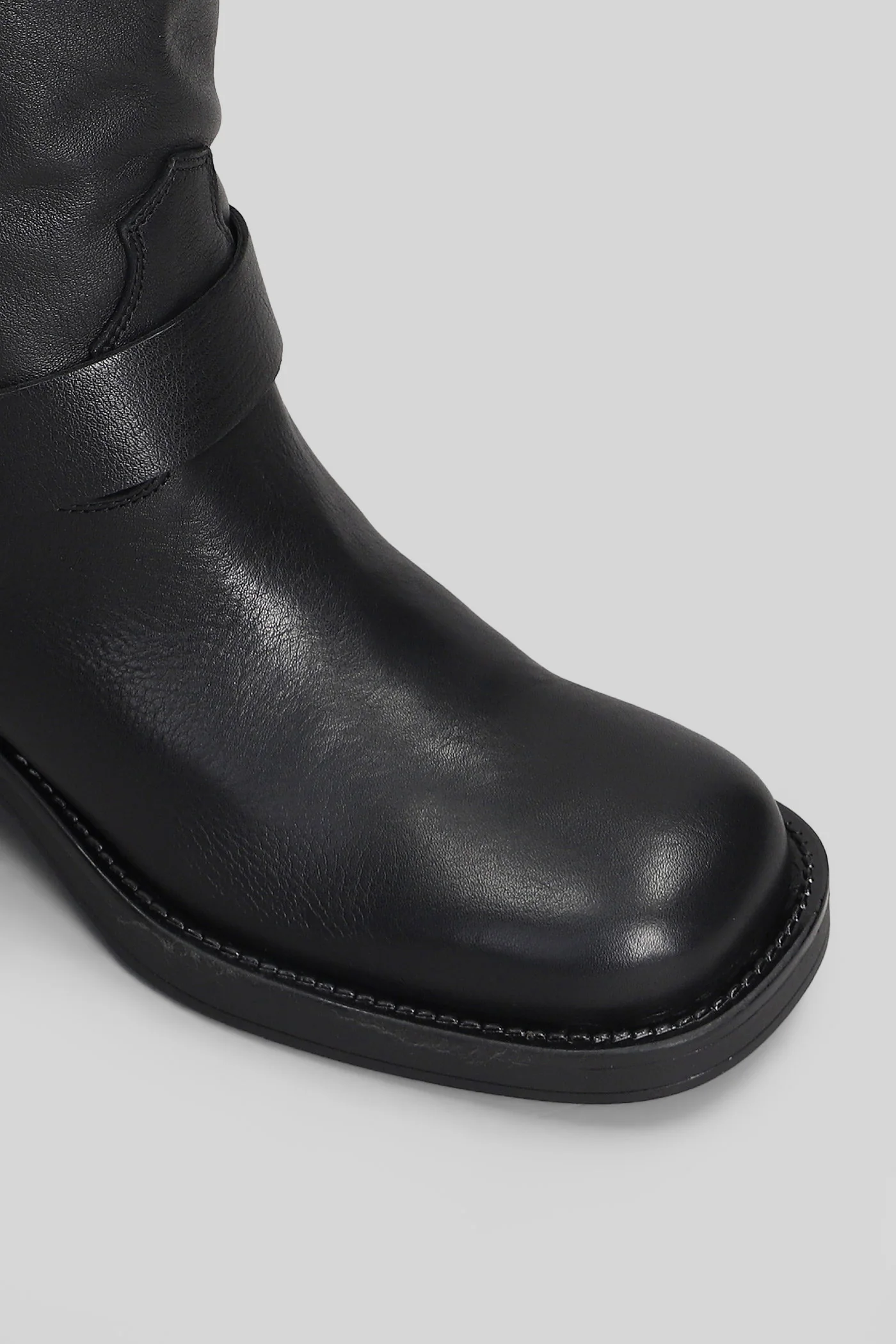 Blackpool low heels boots in black leather - Image 5