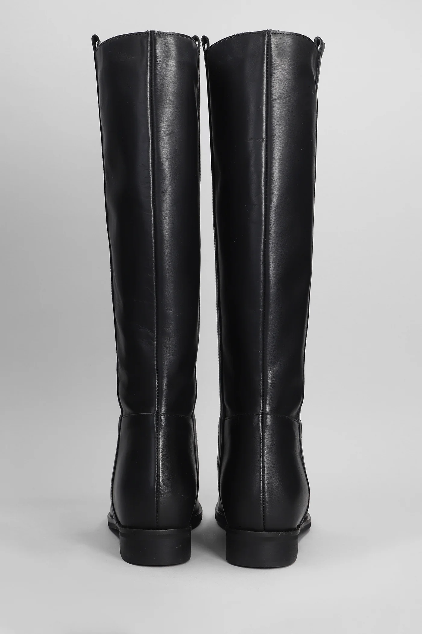Masha in black leather - Image 4