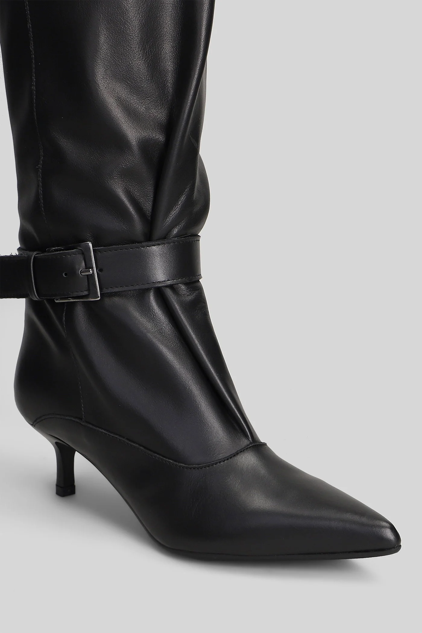 Vanessa low heels boots in black leather - Image 5