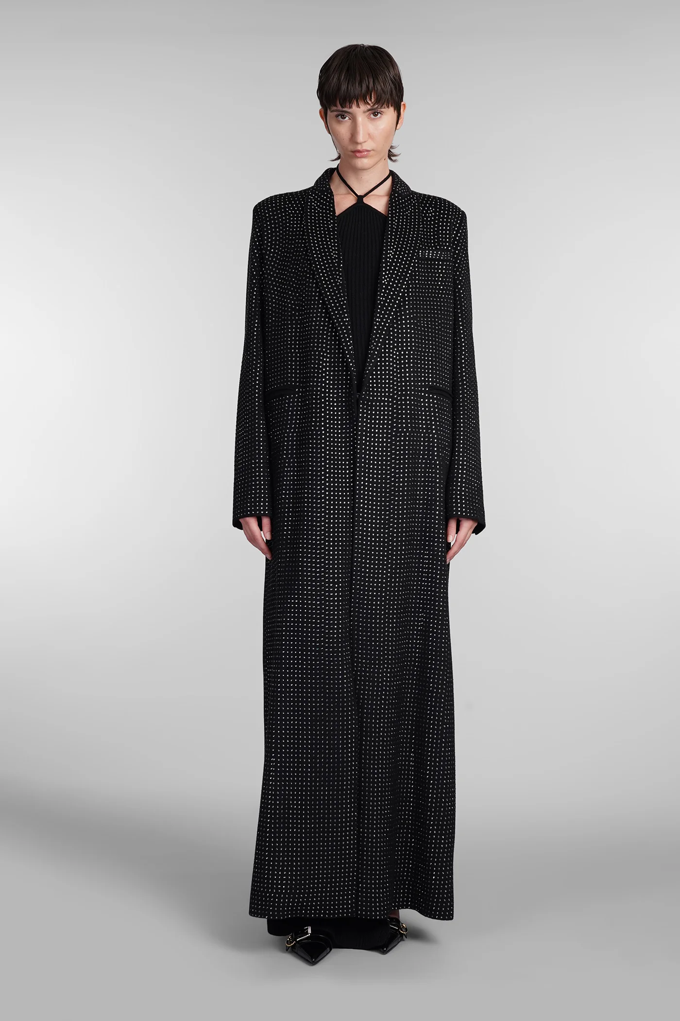 Coat in black wool