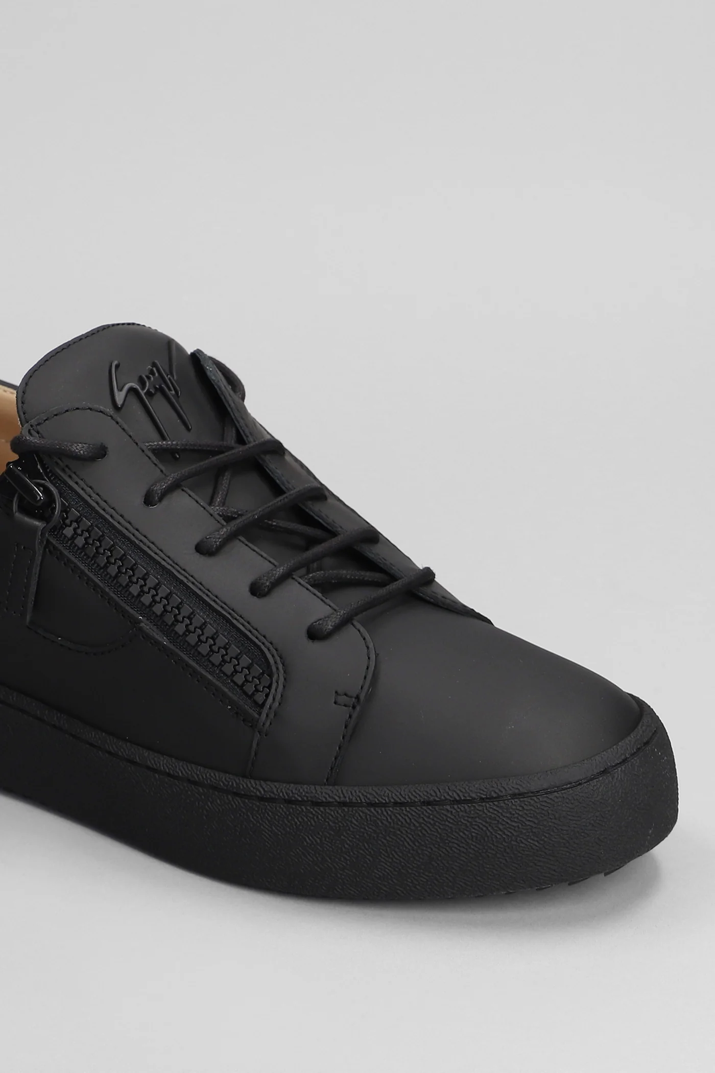 A1 Sneakers in black leather - Image 5
