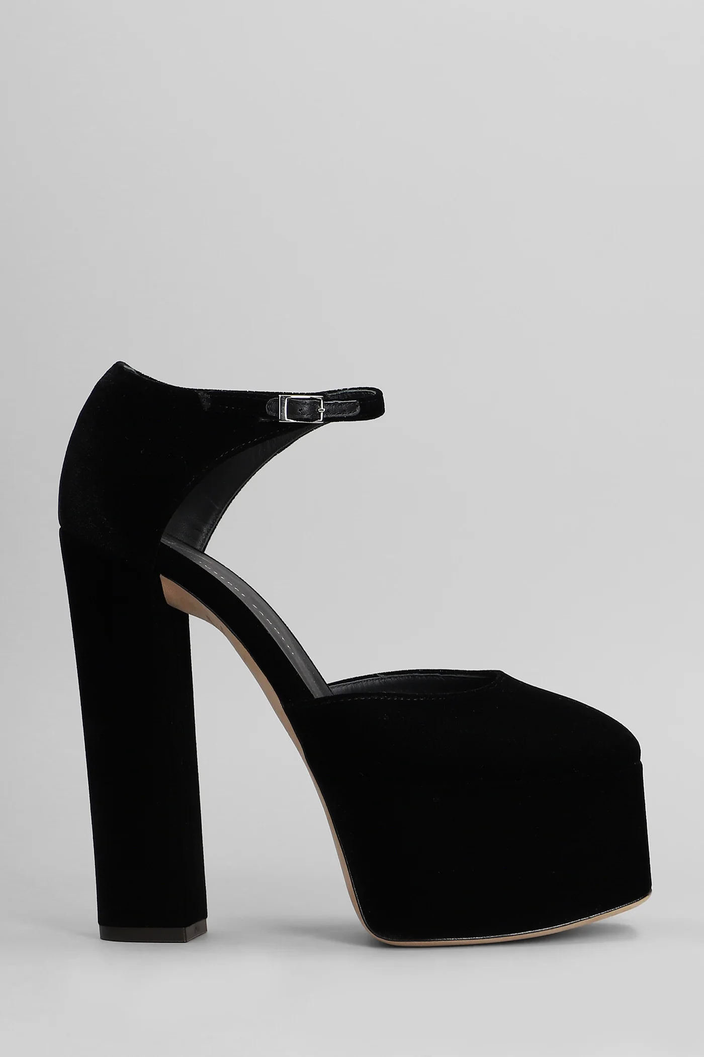 Bebe Pumps in black velvet