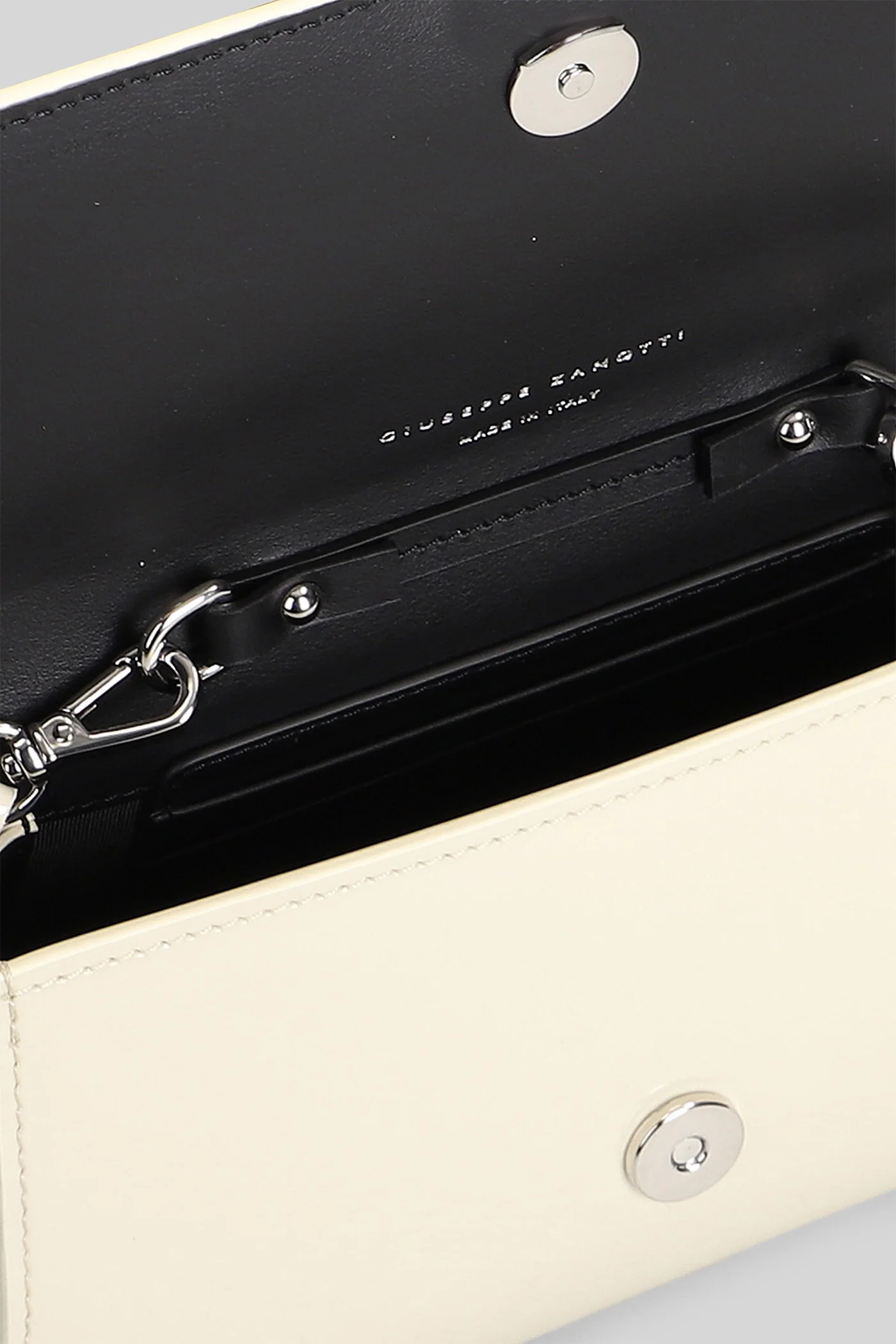 Cleopatra mini Clutch in beige patent leather - Image 4