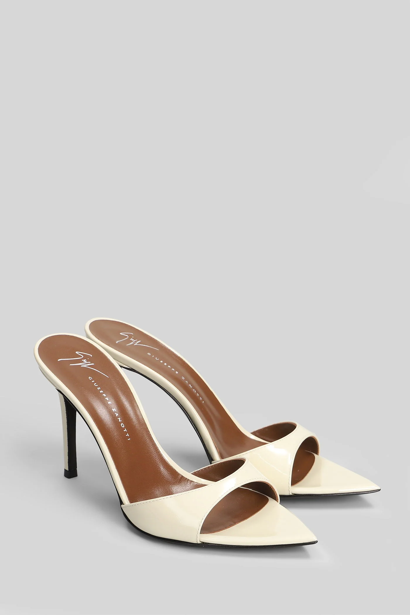 Intriigo Sandals in beige patent leather - Image 2