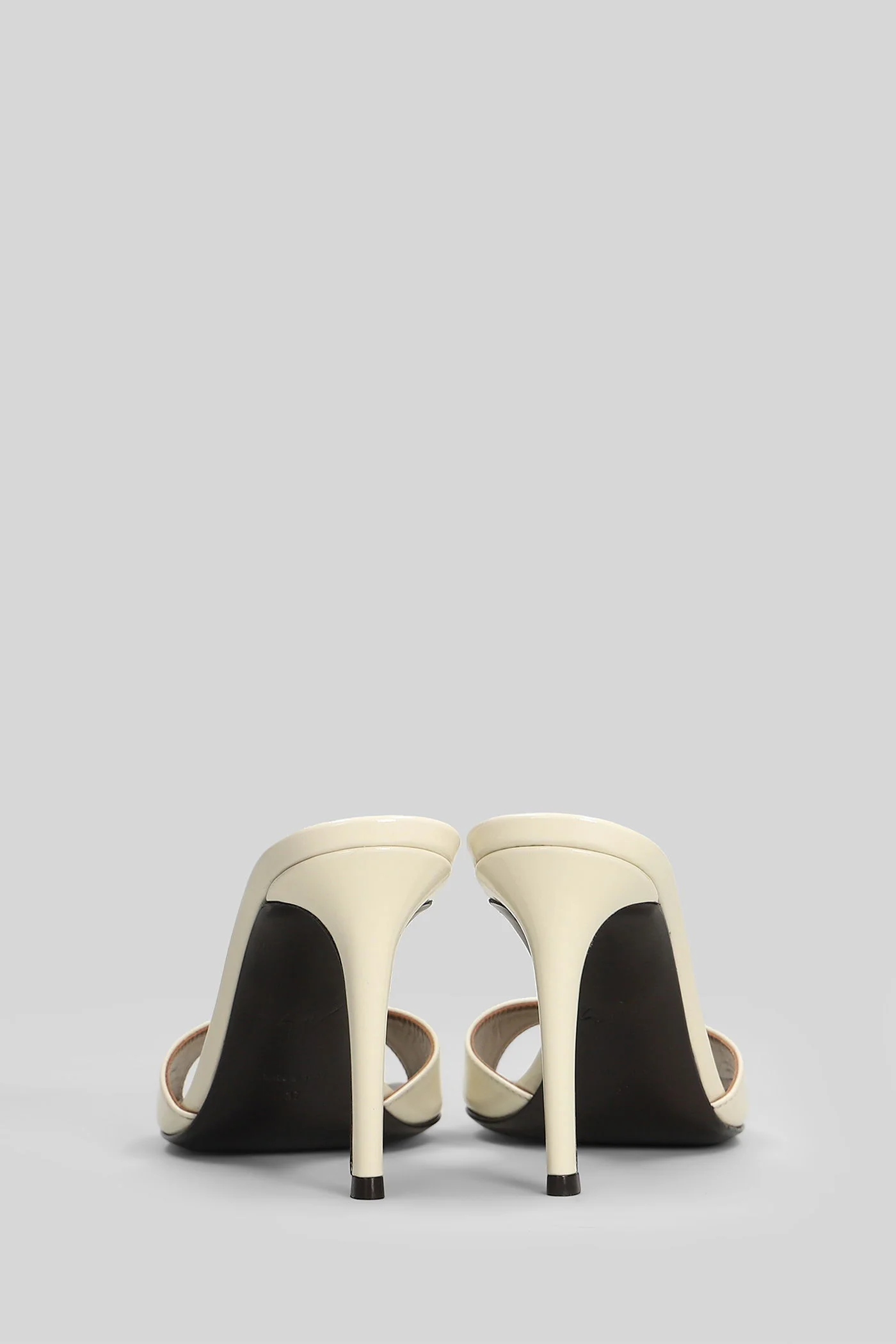 Intriigo Sandals in beige patent leather - Image 4