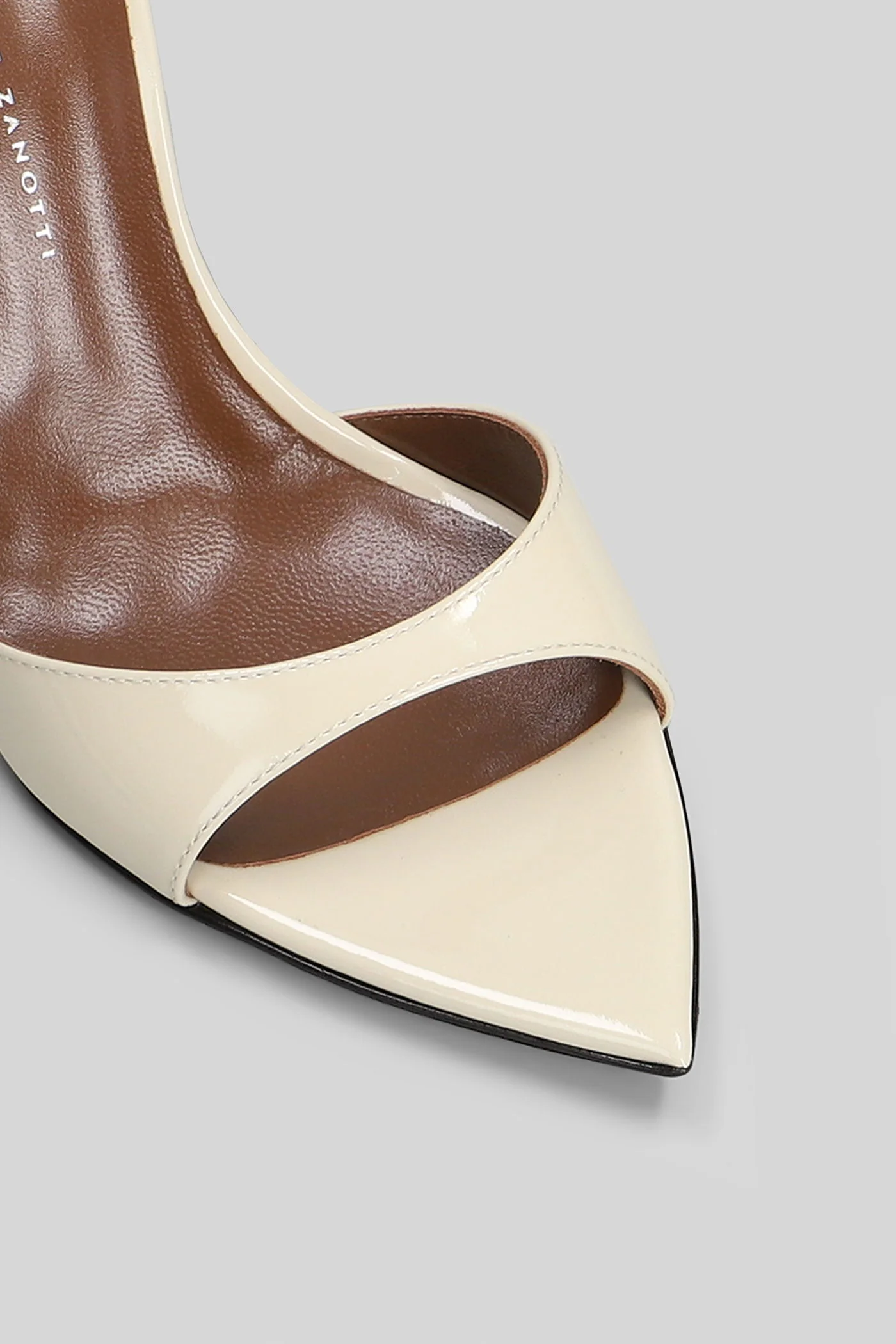 Intriigo Sandals in beige patent leather - Image 5