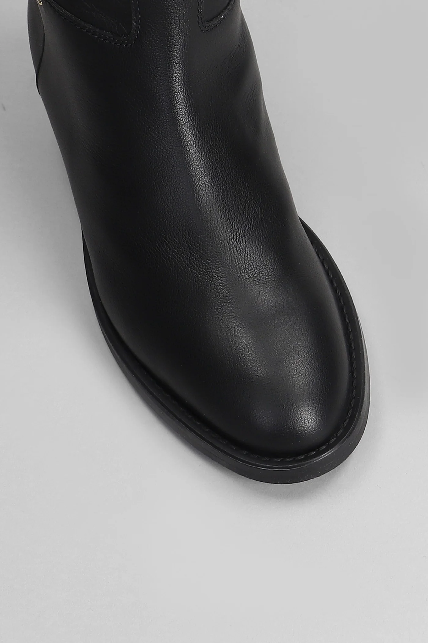 Nourine low heels boots in black leather - Image 5