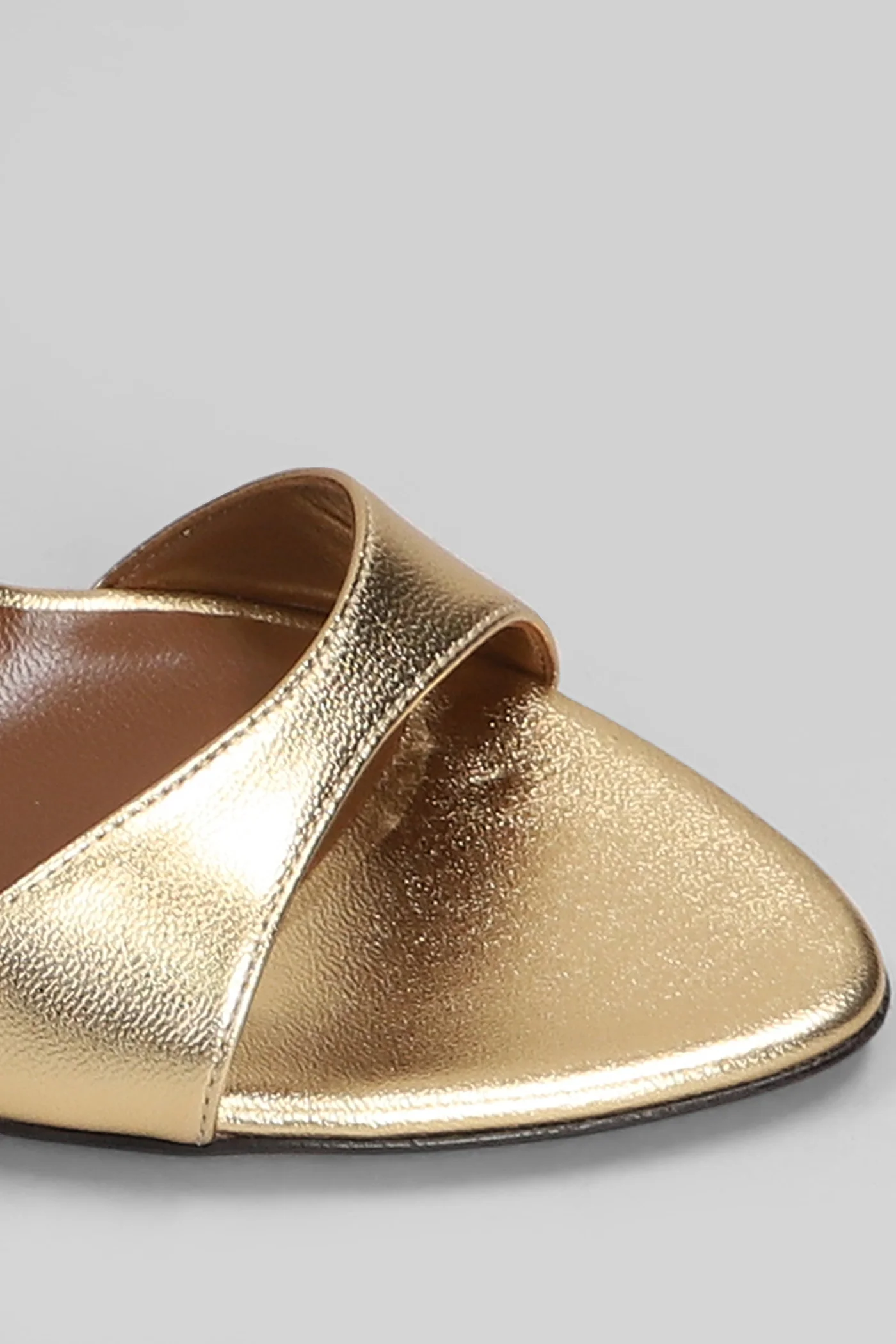 Sandals in gold leather - Image 5