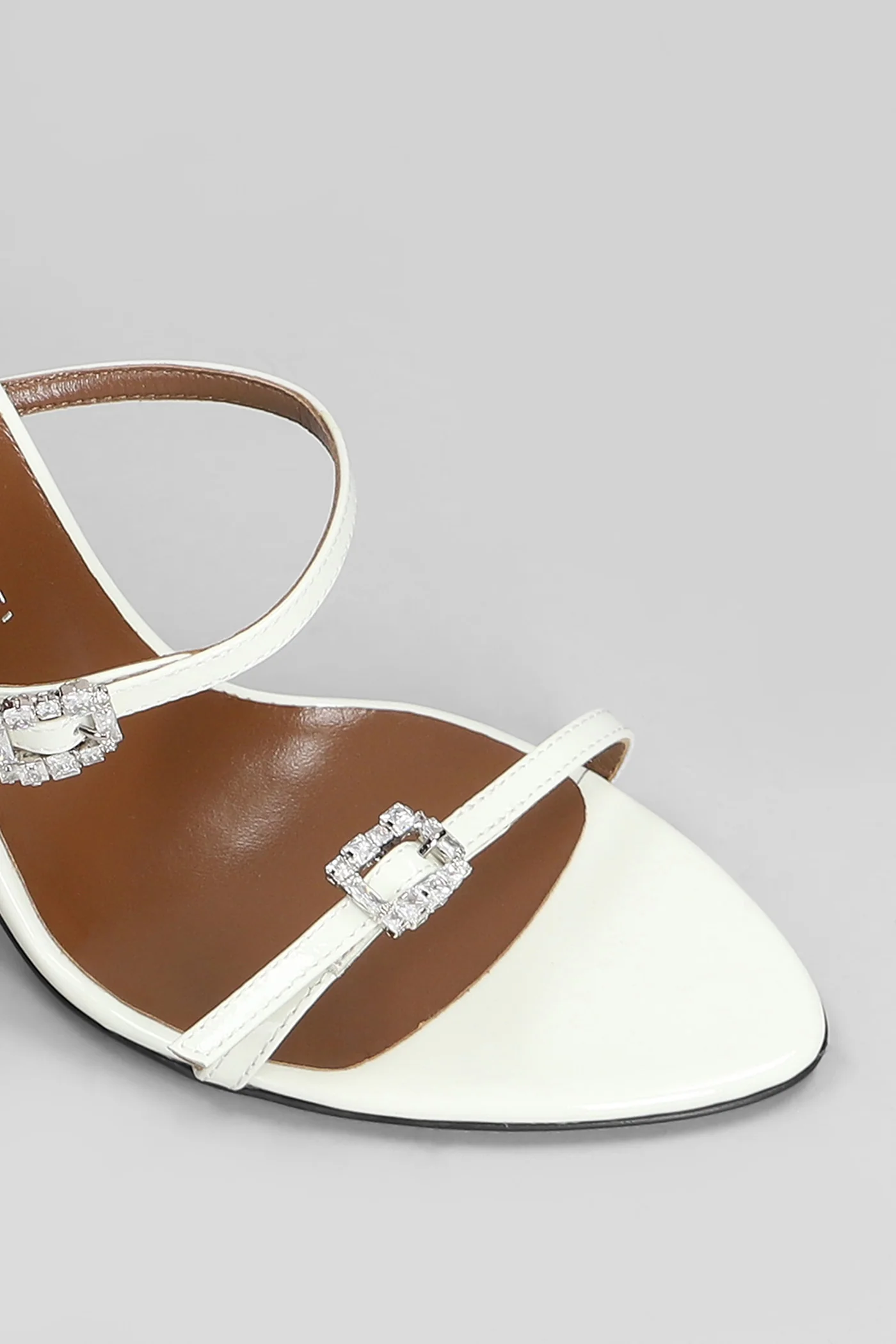 Sandals in white patent leather - Image 5