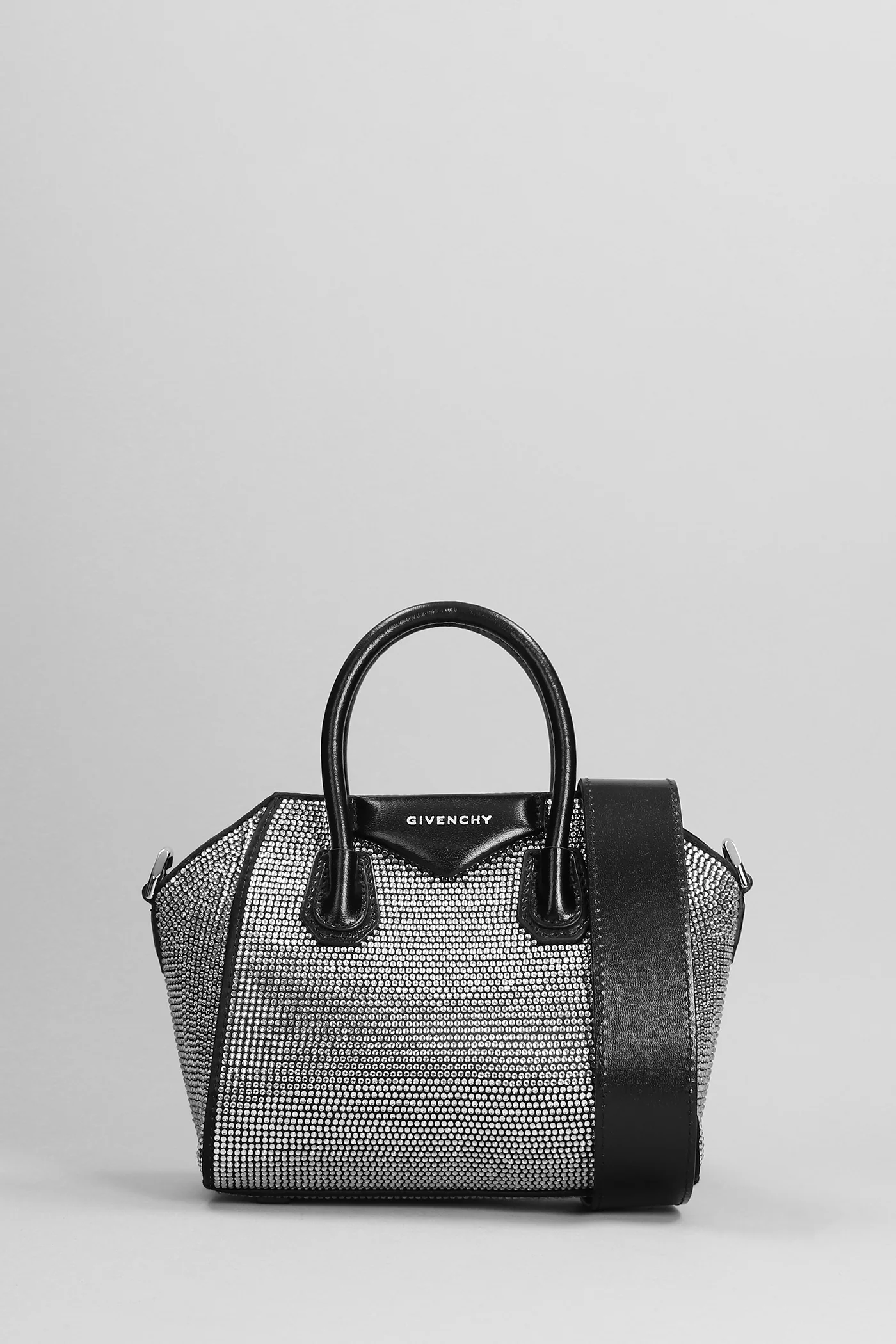 Antigona Shoulder bag in black leather
