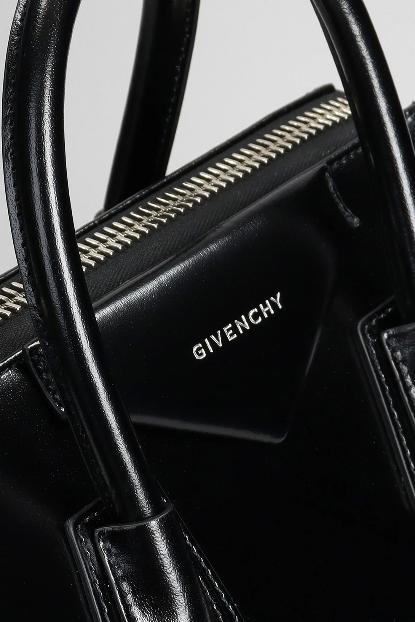 Antigona small Hand bag in black leather - Image 4