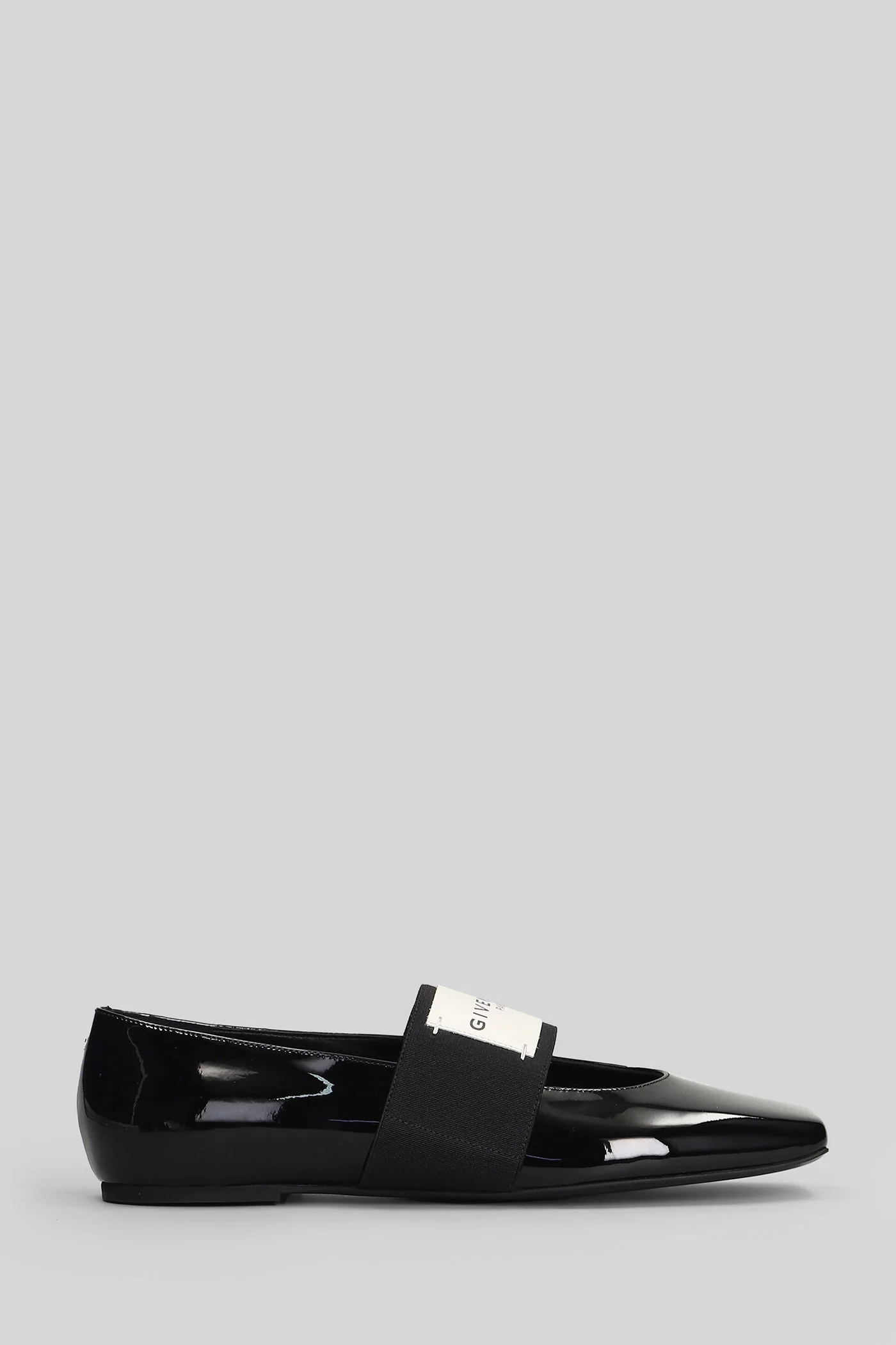 Ballet flats in black patent leather