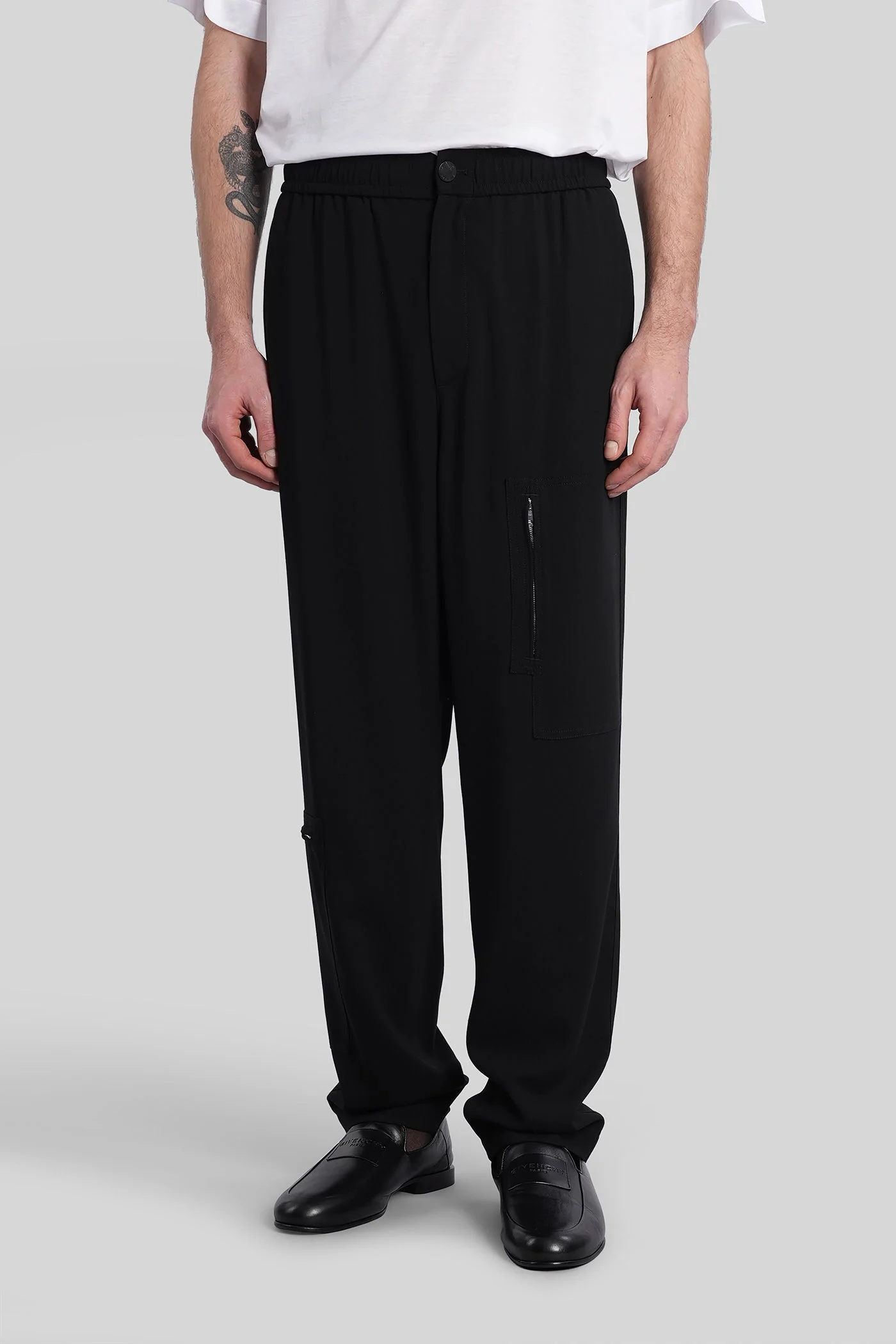 Pants in black wool