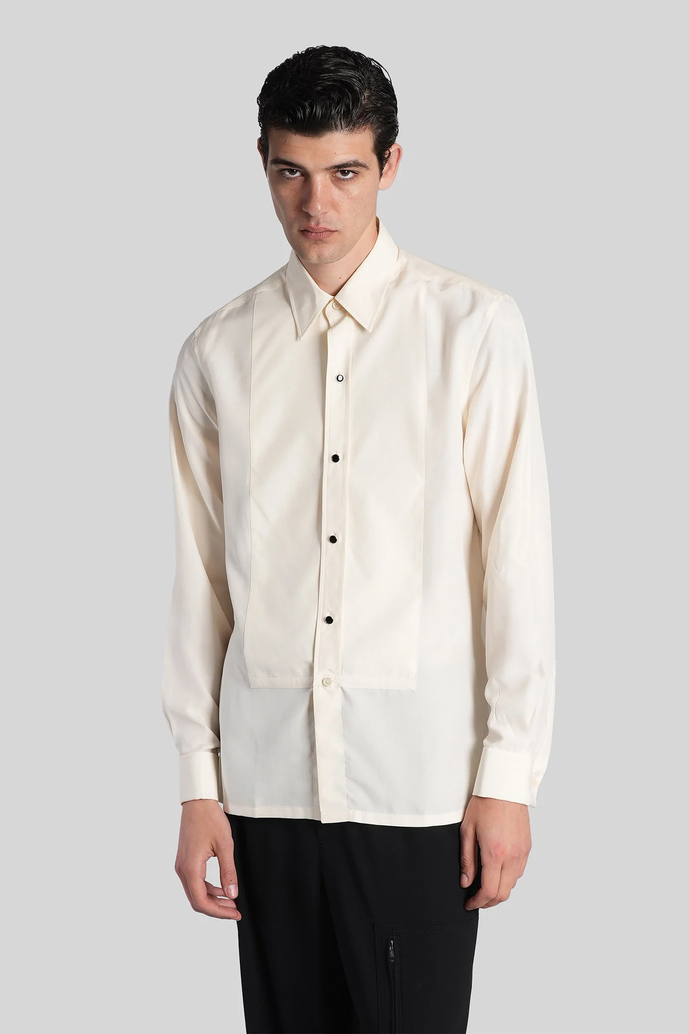 Shirt in beige silk