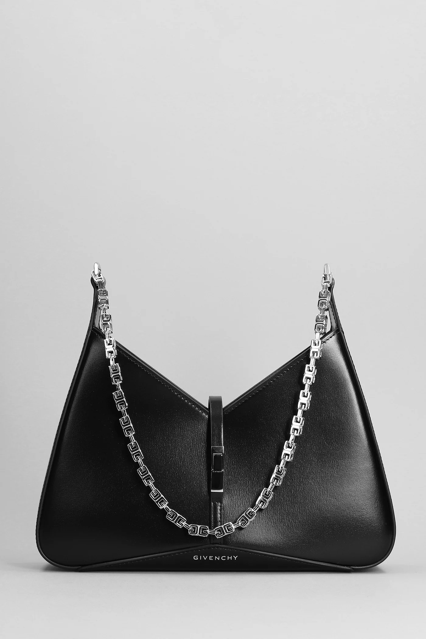 Shoulder bag in black leather