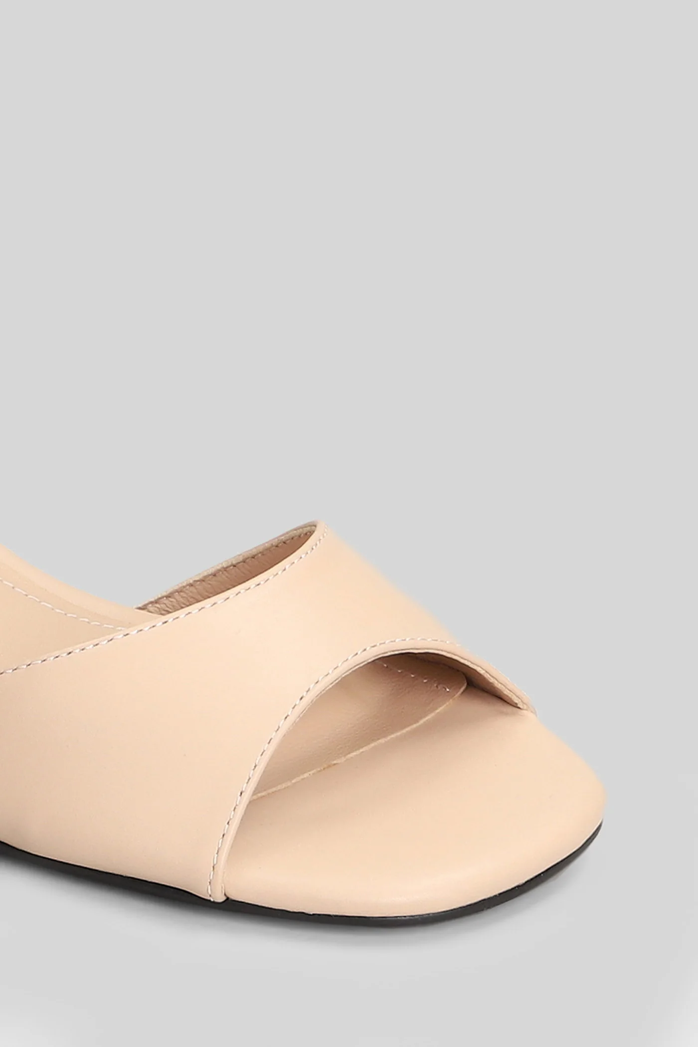 Lelo Sandals in powder leather - Image 5