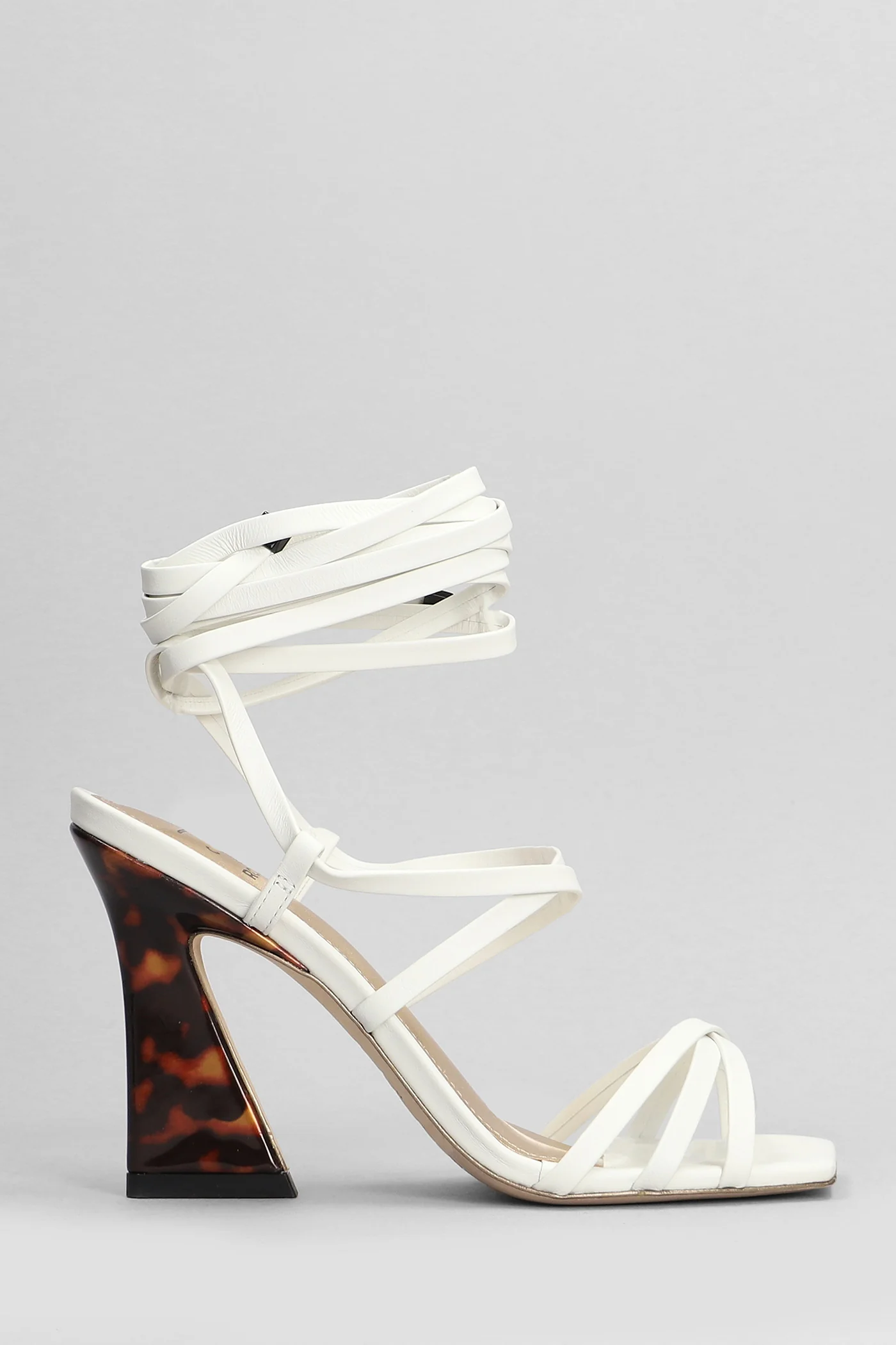 Prity Sandals in white leather
