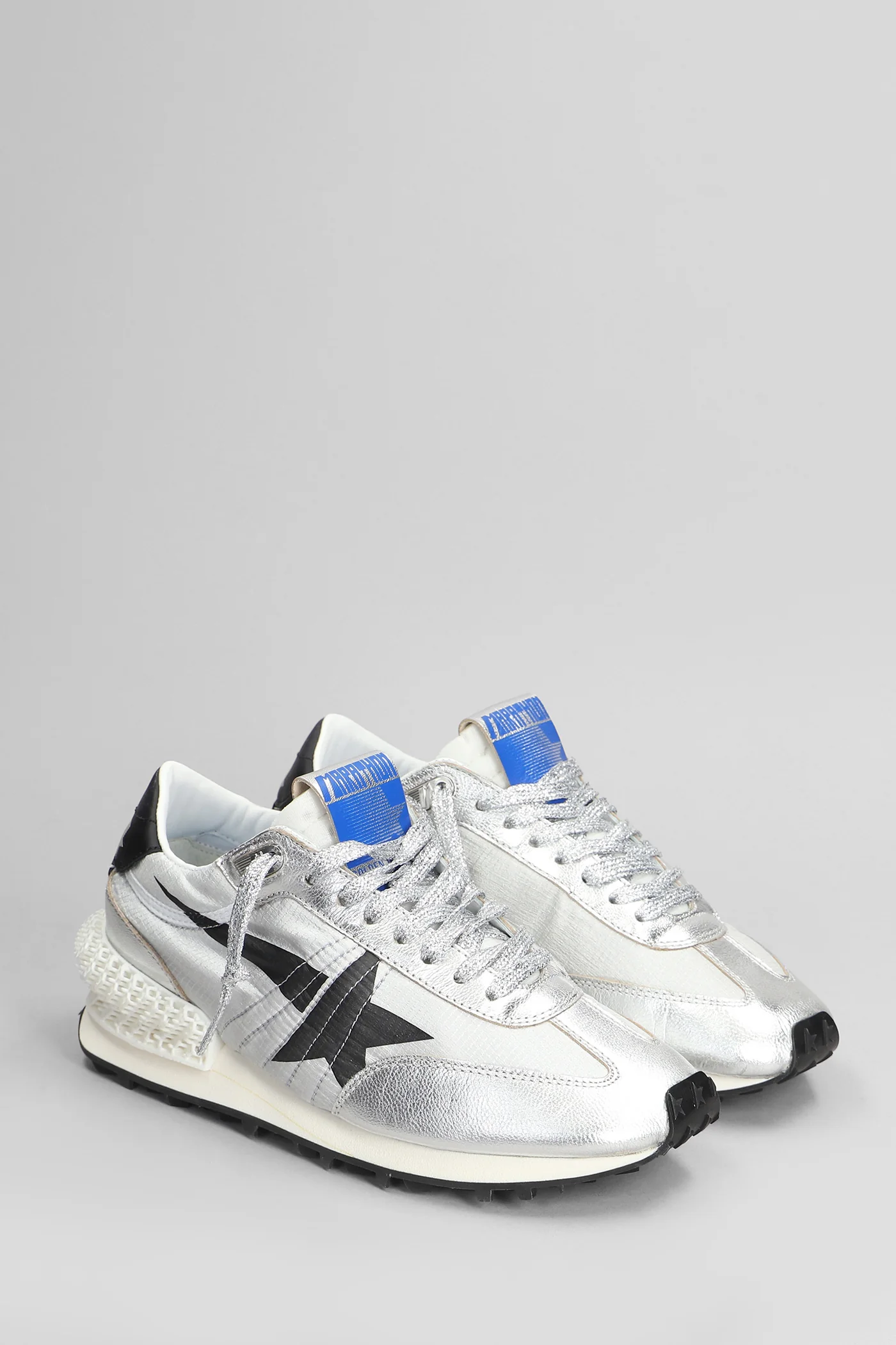 Running Sneakers in silver leather and fabric - Image 2