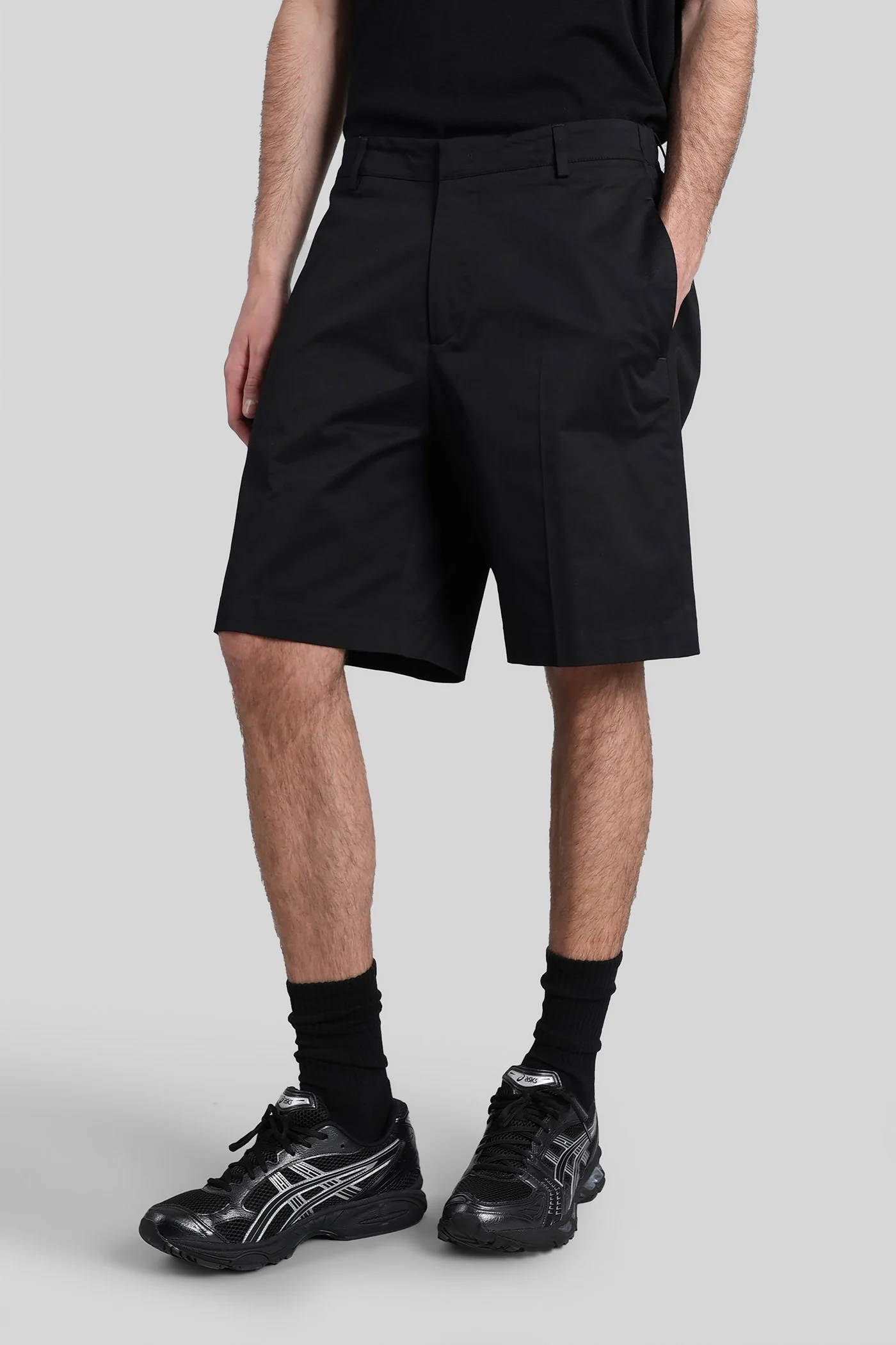 Ridge Shorts in black cotton - Image 4