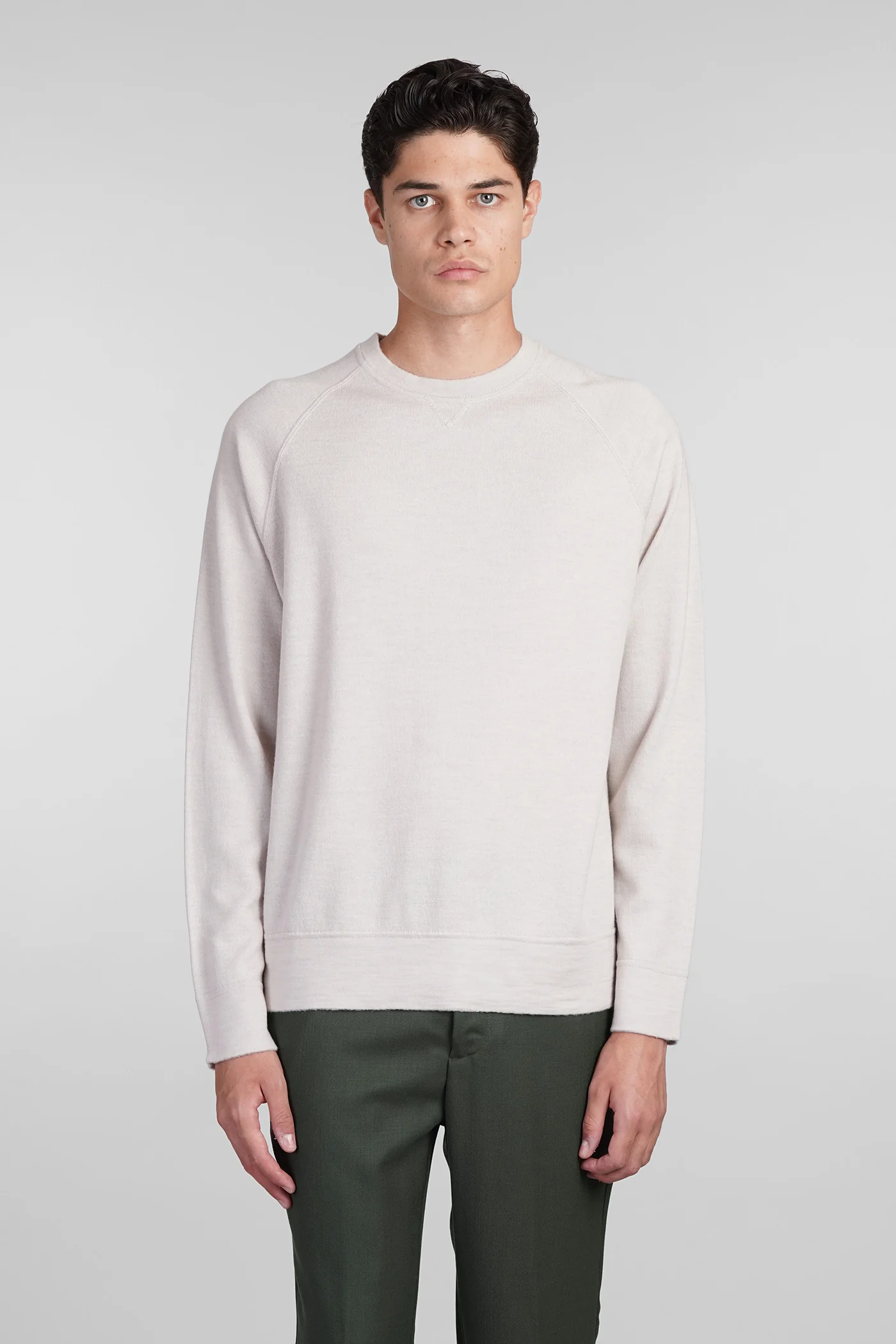 Knitwear in grey wool