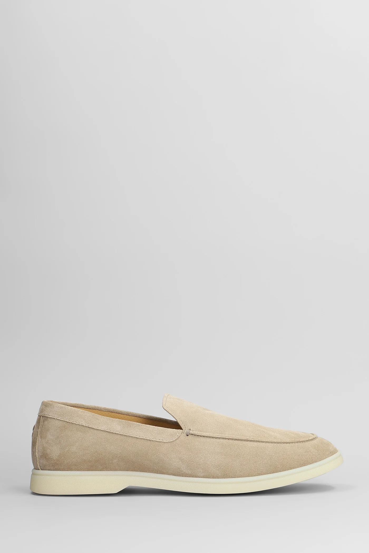 Loafers in beige suede