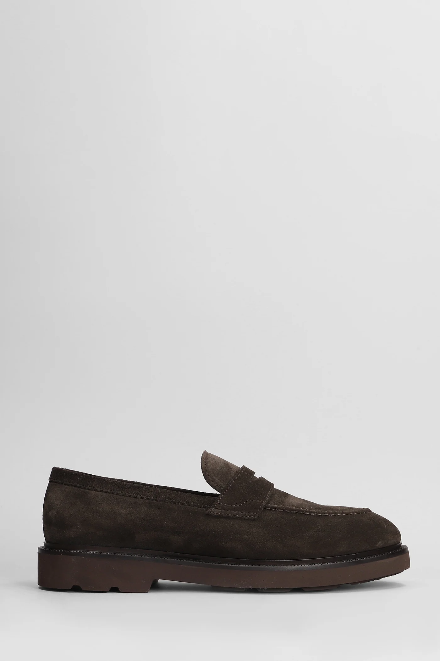 Loafers in brown suede