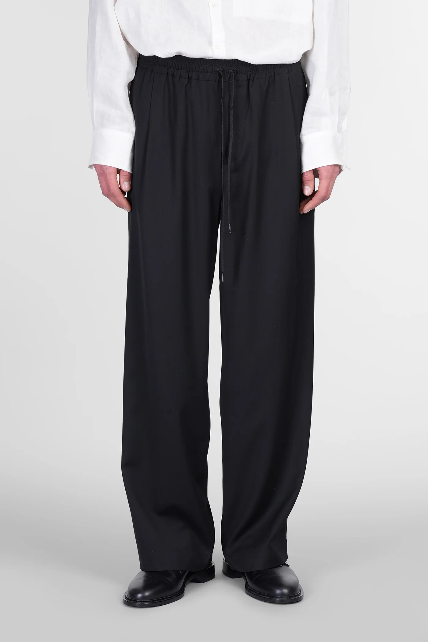 Pants in black wool