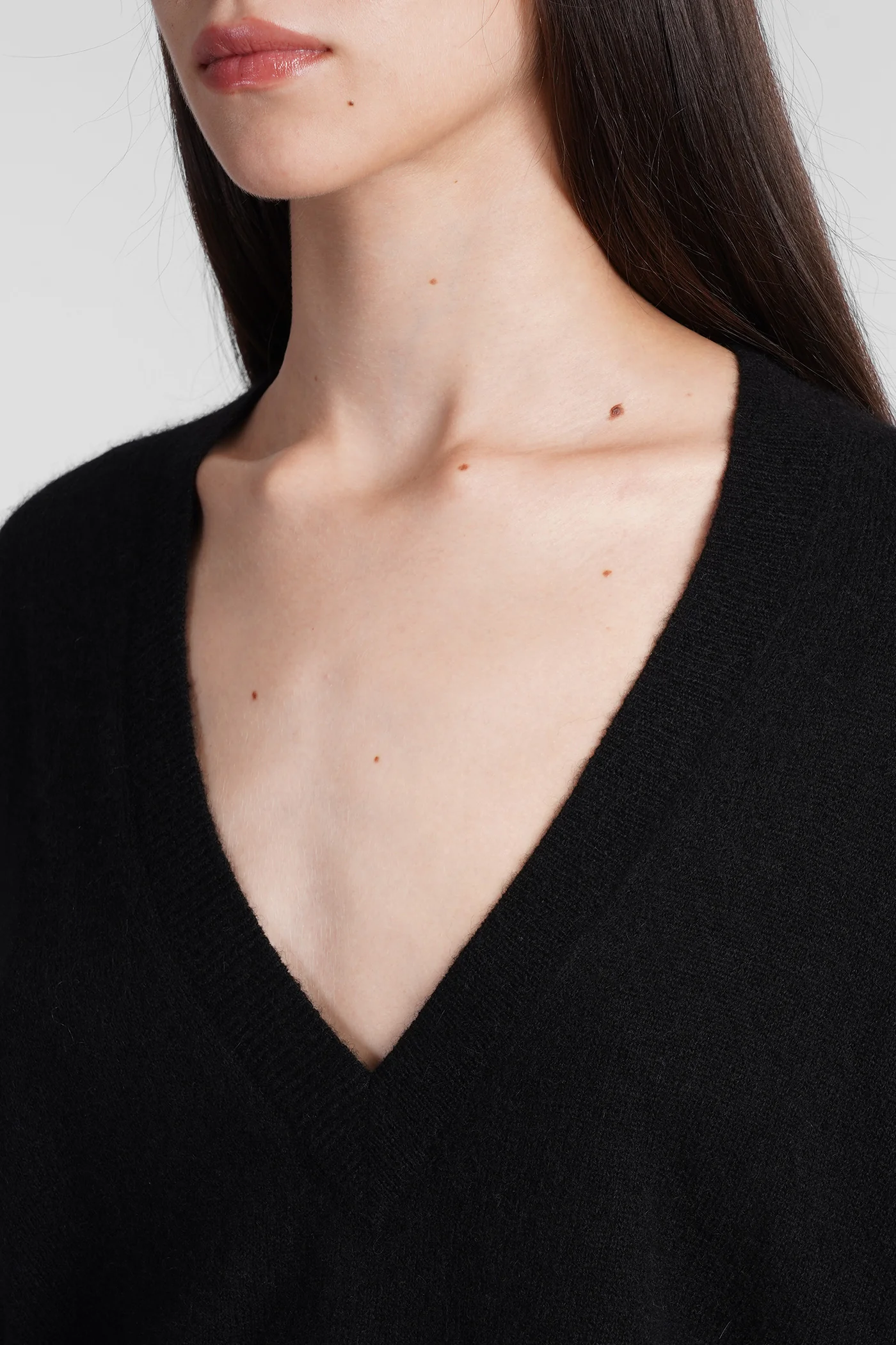 Larana Knitwear in black wool - Image 4