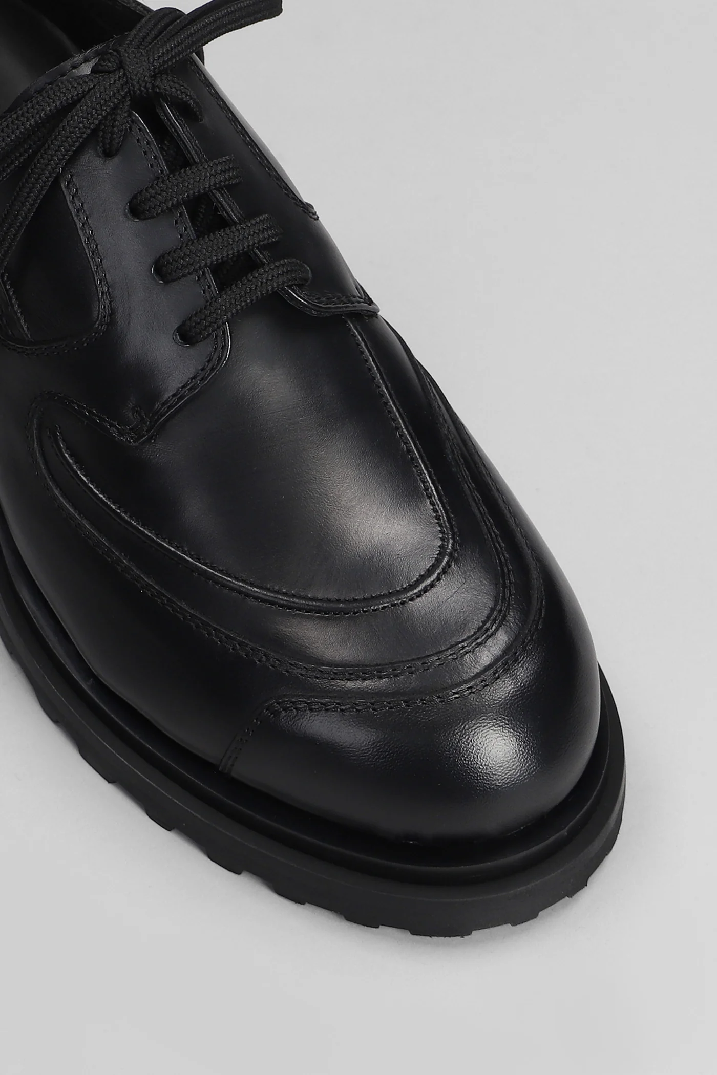 Tracer Derby Lace up shoes in black leather - Image 5