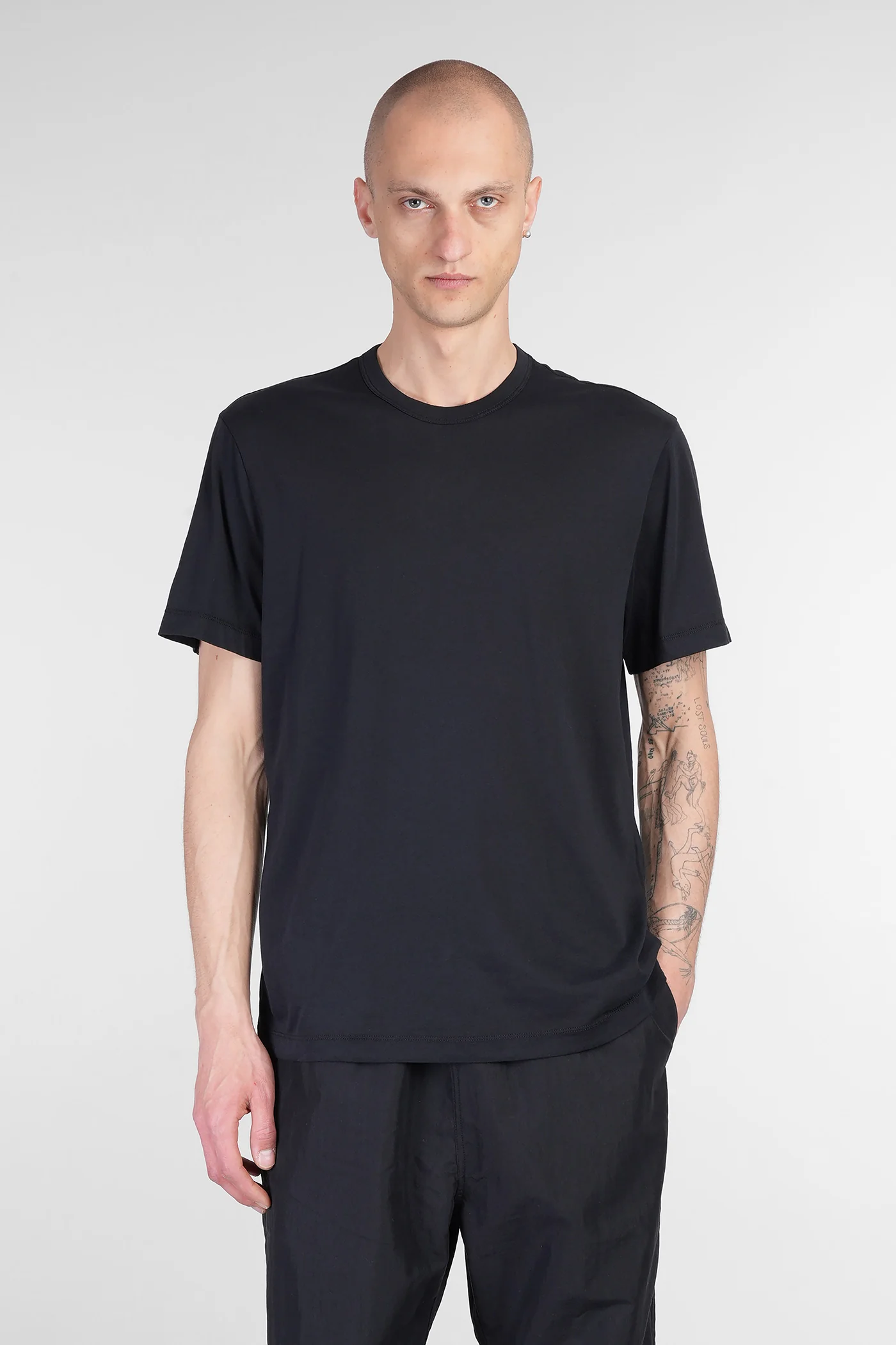 T-Shirt in black cotton