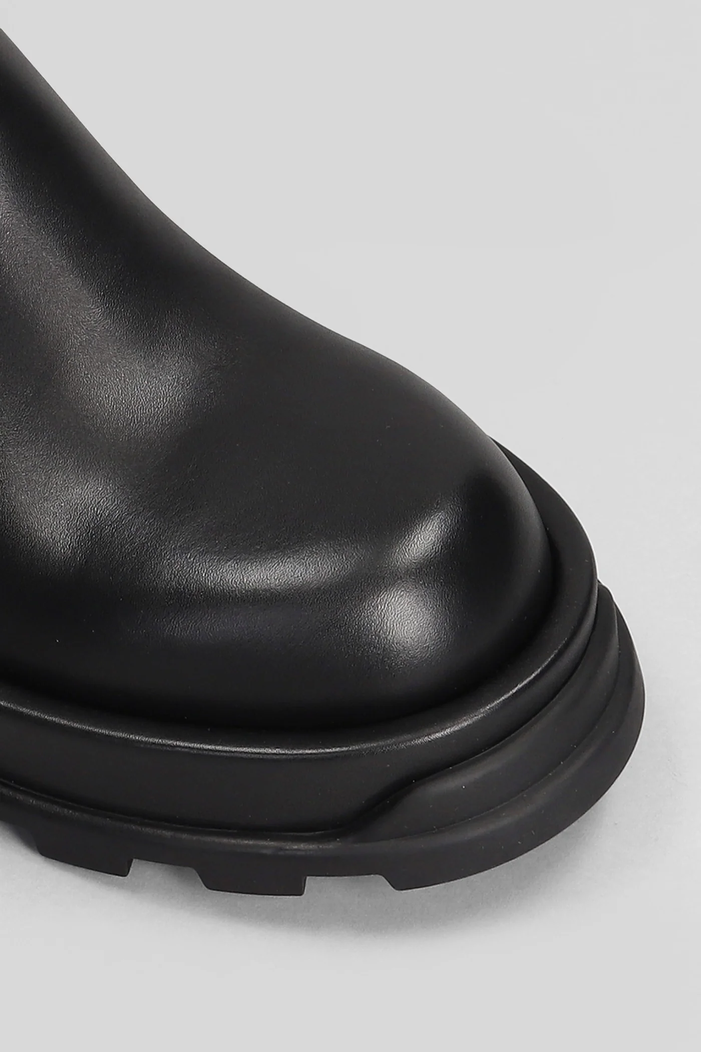 Ankle boots in black leather - Image 5